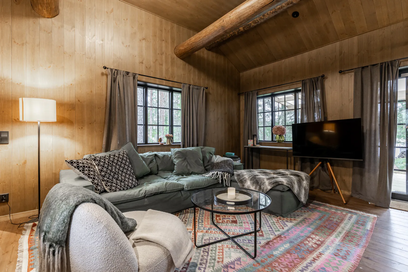 Modernt hus med bastu och fjällutsikt – bild 12 av 24