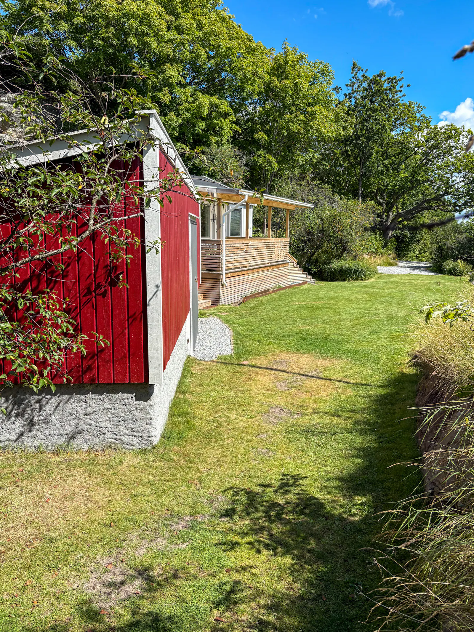 Havsnära stuga med utsikt över Tjörns skärgård – bild 2 av 24