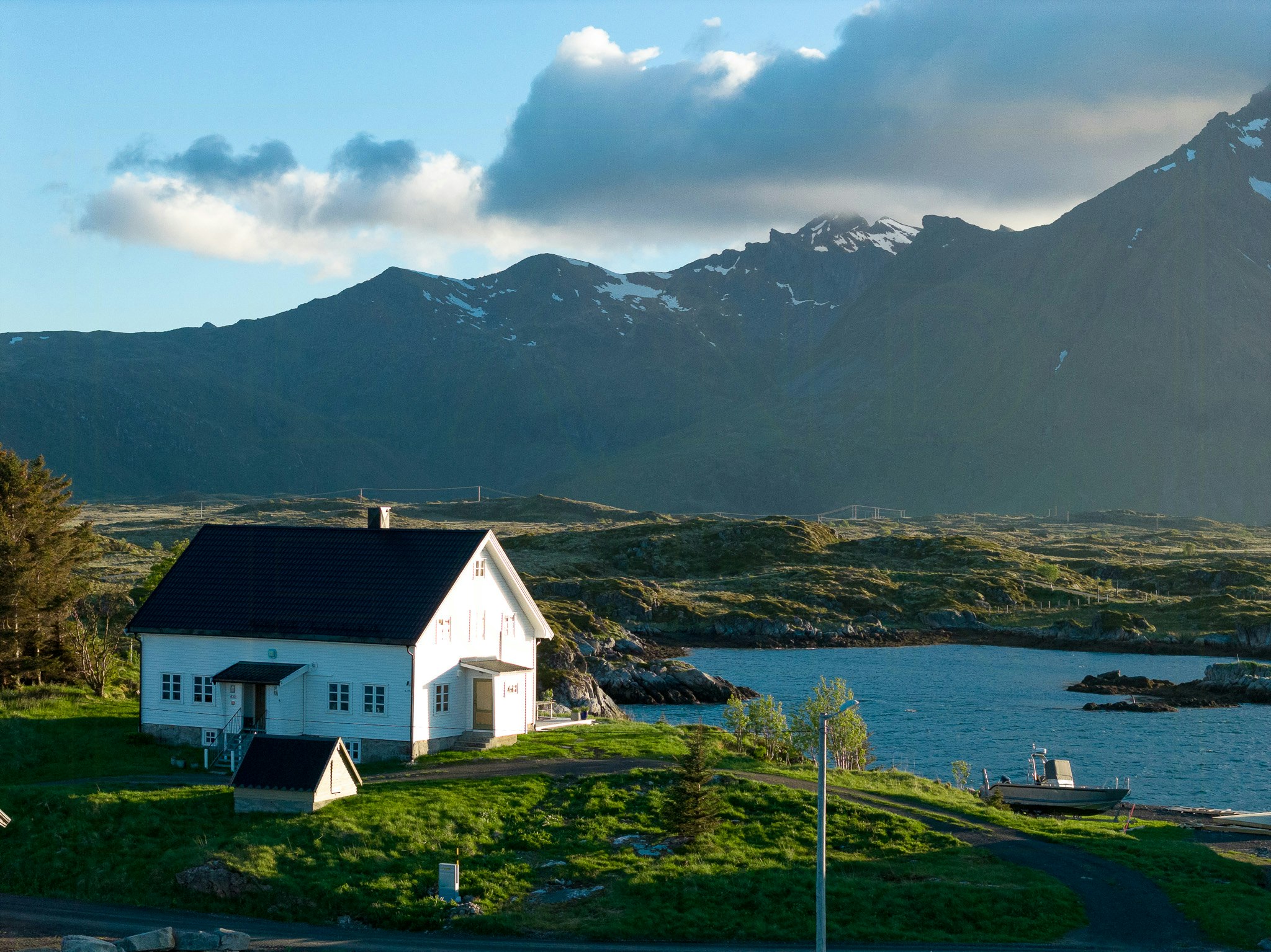 Casas de vacaciones cerca de áreas de pesca en Lofoten cover image