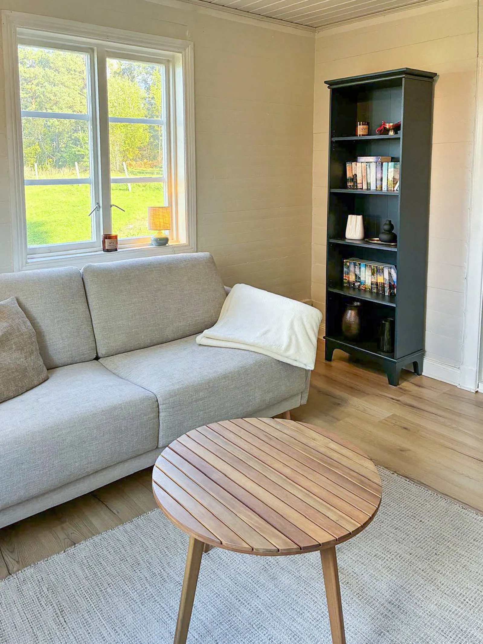Mysigt svenskt hus vid Fryken med öppen spis – bild 9 av 24
