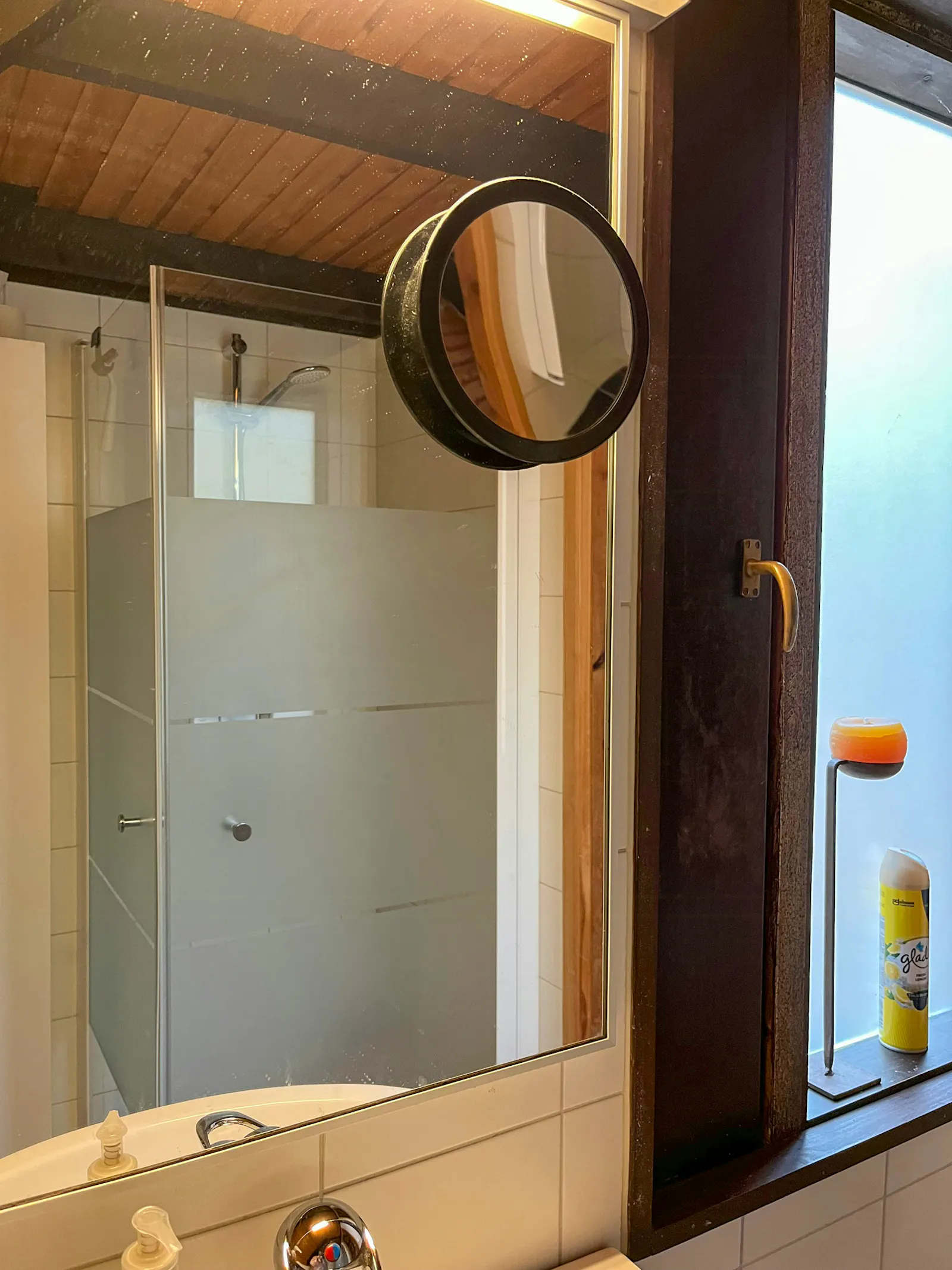 Danskdesignad stuga 50 meter från stranden – bild 15 av 23