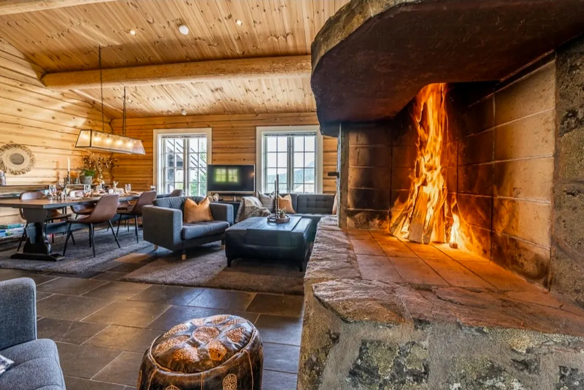 Timber cabin with ski-in/ski-out in Fageråsen