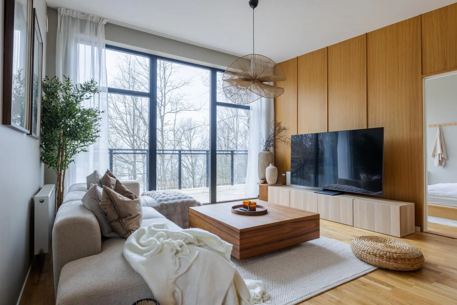 Modern skogsvilla med havsutsikt och bastu – bild 9 av 24