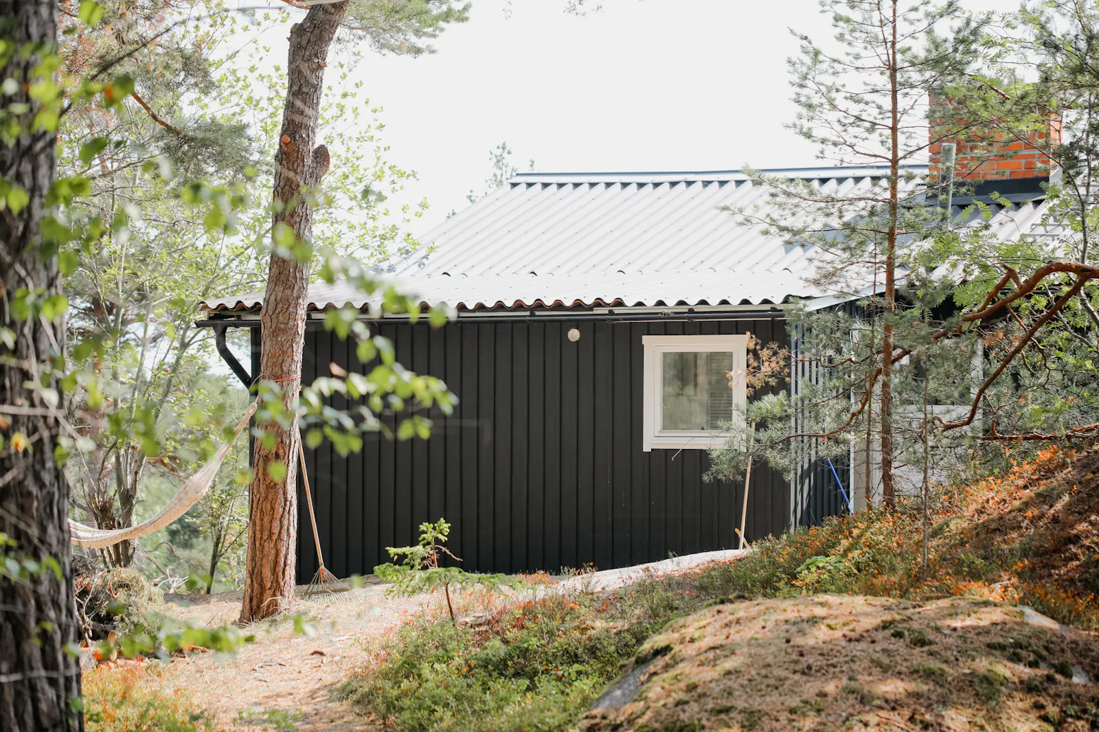 Idyllisk stuga med fantastisk utsikt på Älgö – bild 24 av 24
