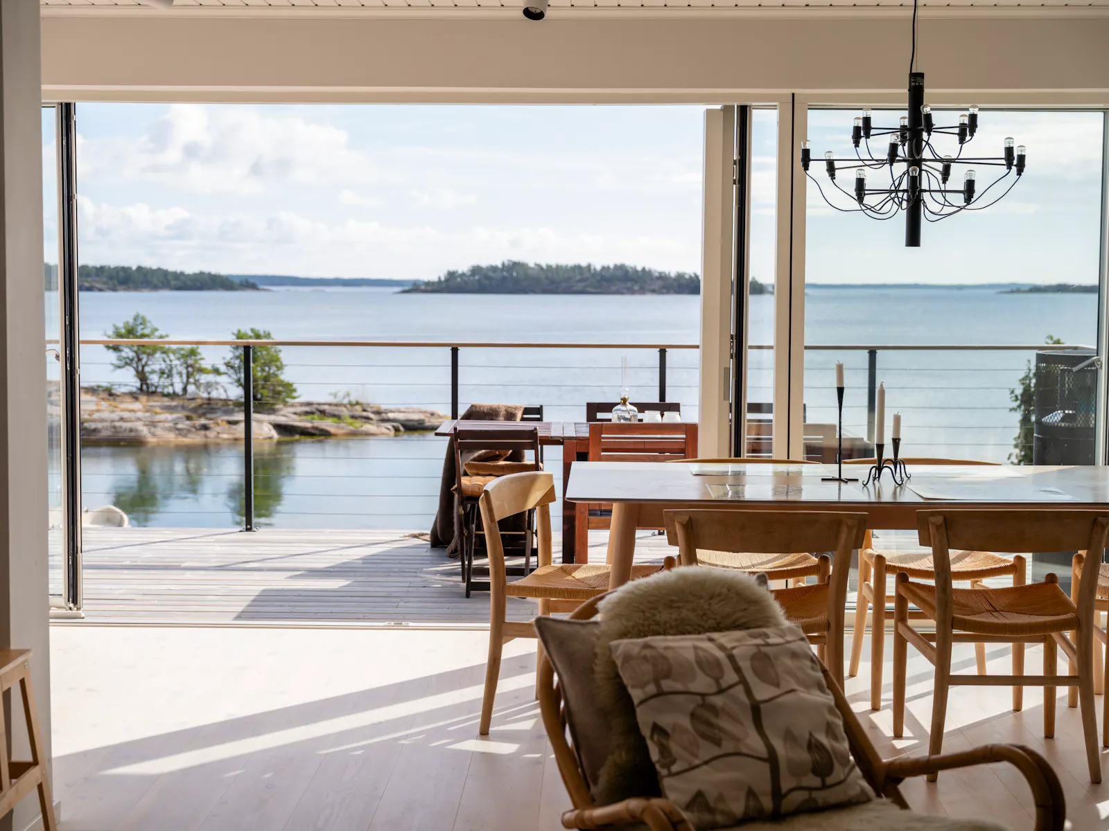 Hus med bastu och brygga vid fjorden nära Trosa – bild 7 av 24