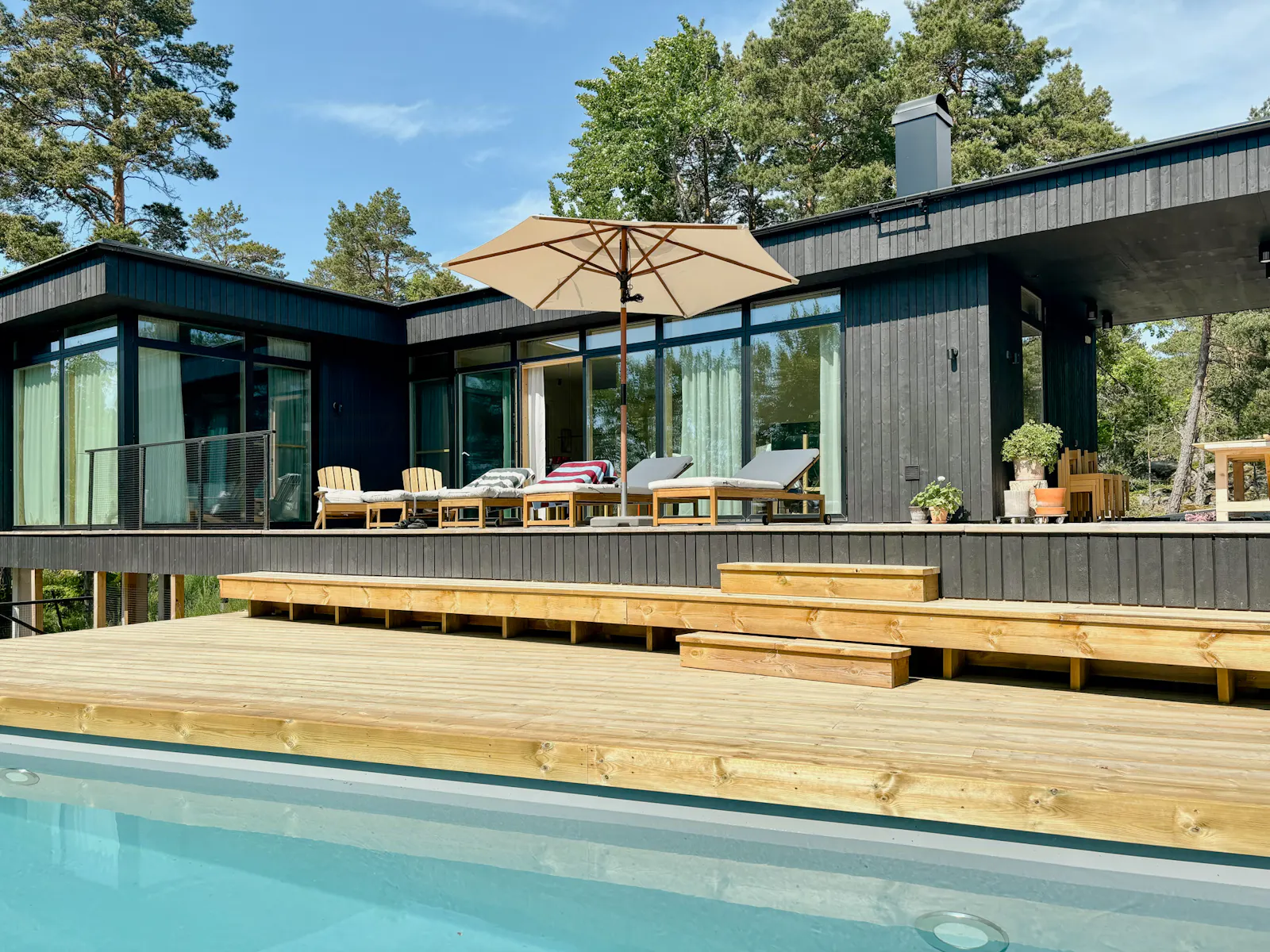 Paradis med pool nära naturens vackra vyer – bild 3 av 24
