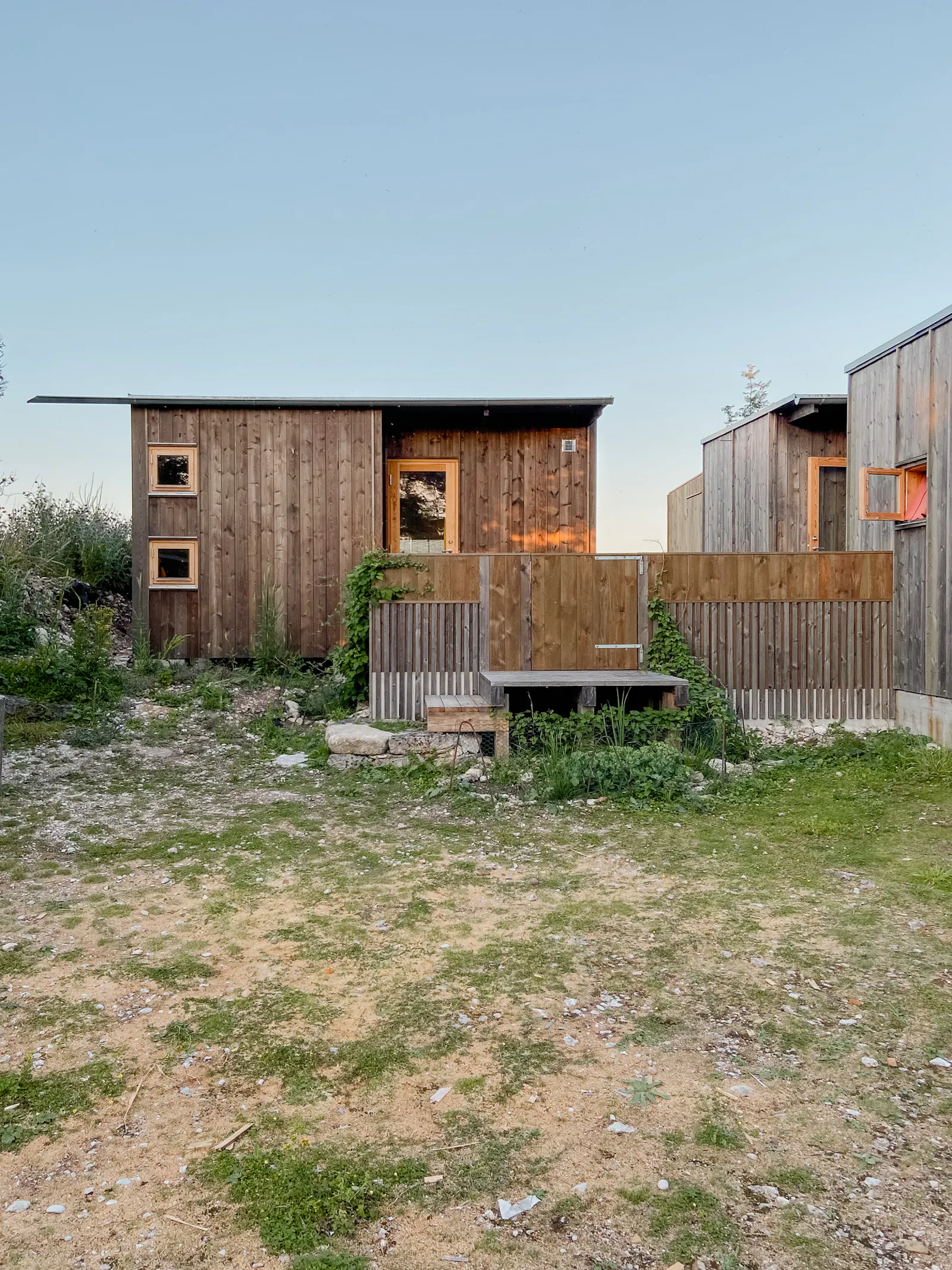 Arkitektritat hus på klippkanten vid Bungenäs – bild 11 av 21