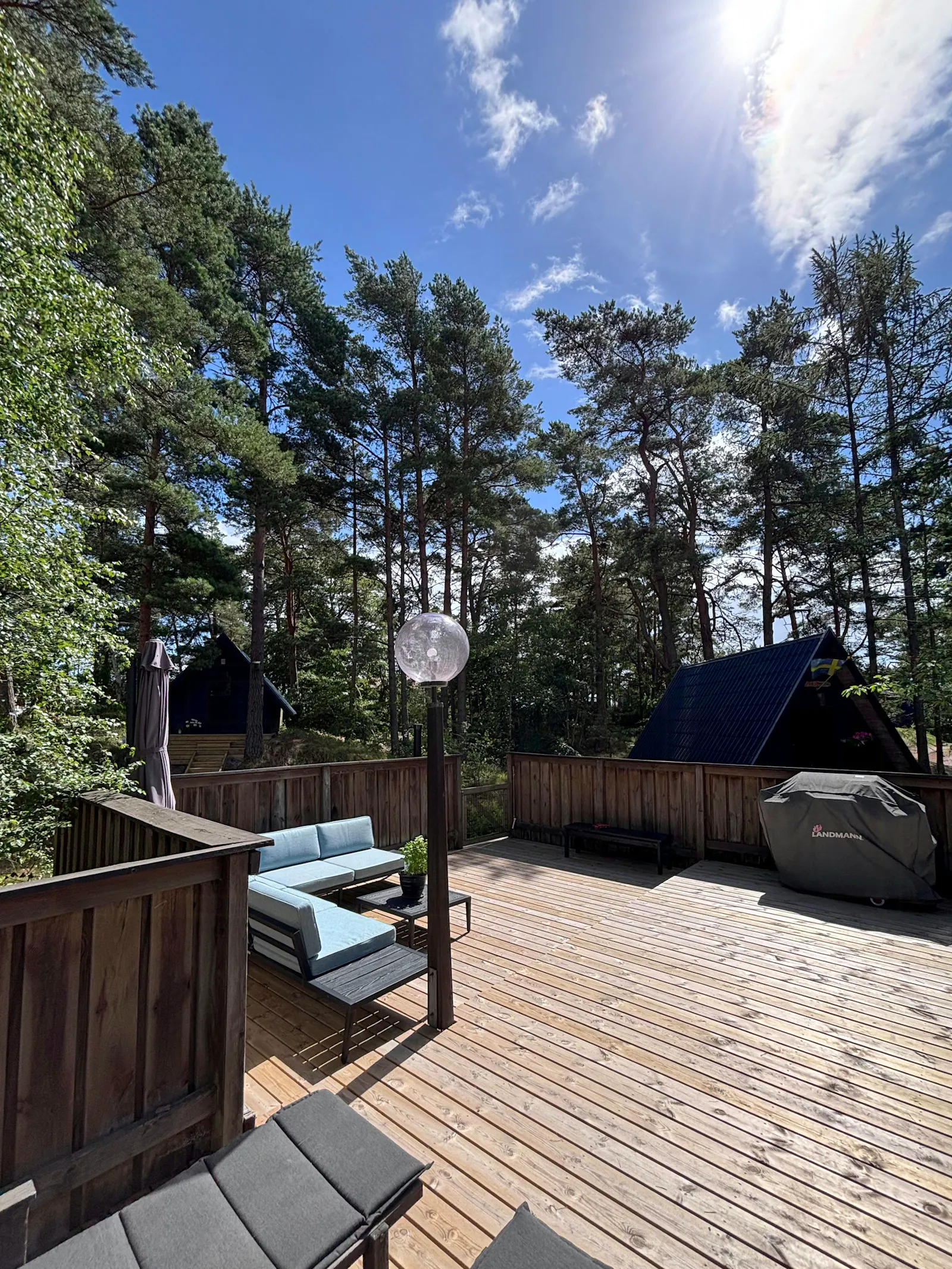 Danskdesignad stuga 50 meter från stranden – bild 20 av 23