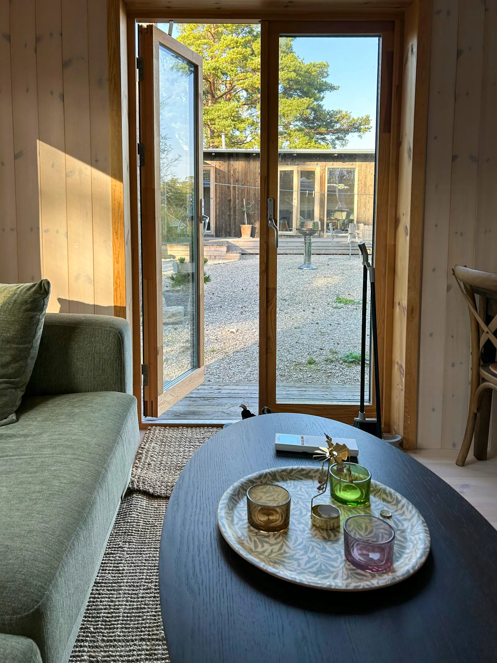 Trästugor vid kalkbrott med utsikt – bild 13 av 24