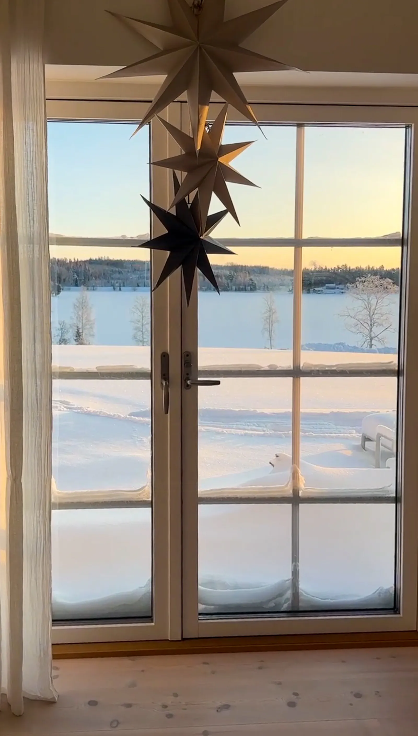 Nybyggt hus med sjöutsikt vid Vevungen – bild 7 av 24