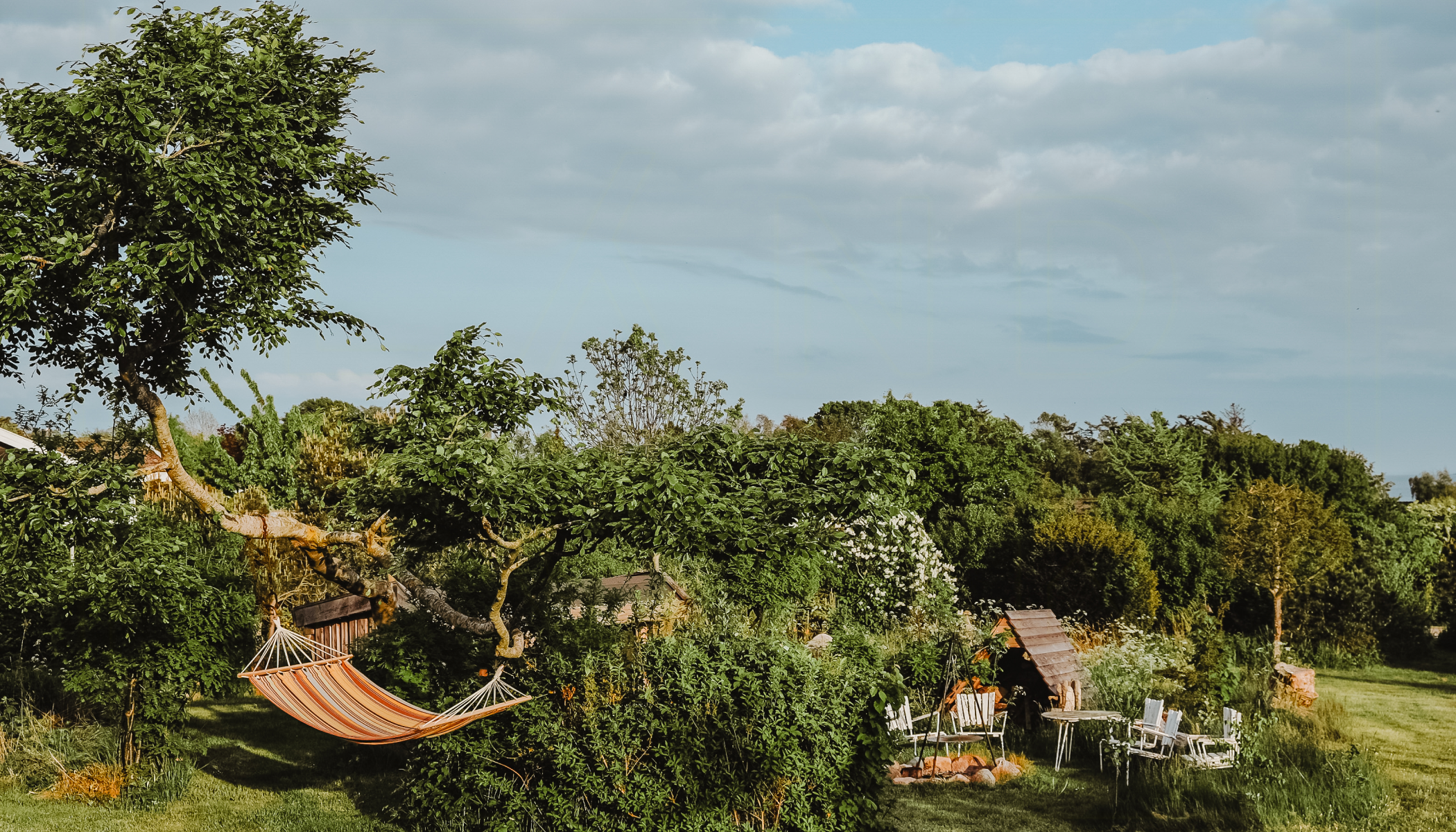 Sommerhusets hyggelige have