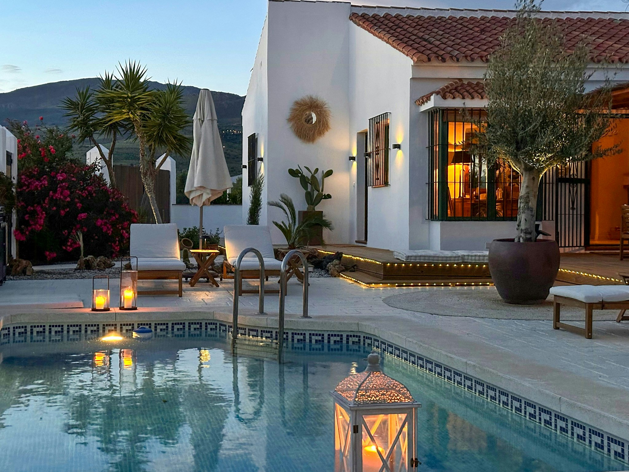 Feriehus med privat basseng cover image