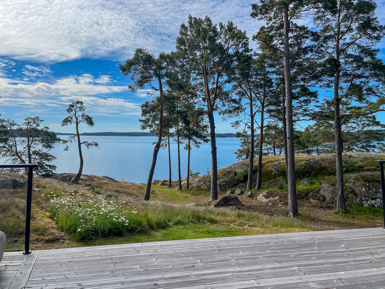 Hus med utsikt mot fjärden på Dalarö – bild 21 av 22