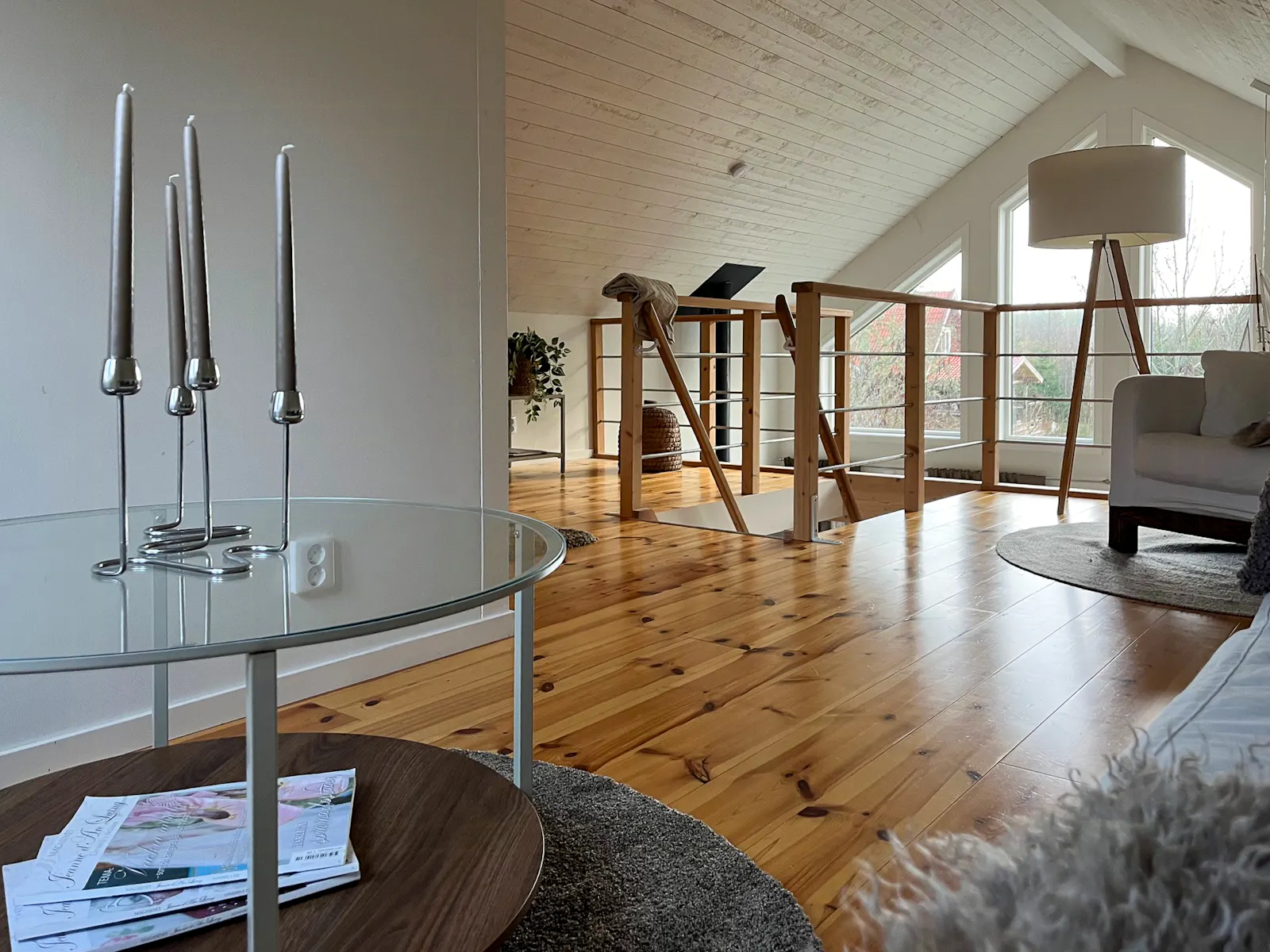 Modernt lofthus i skogen nära Gullabo – bild 18 av 24