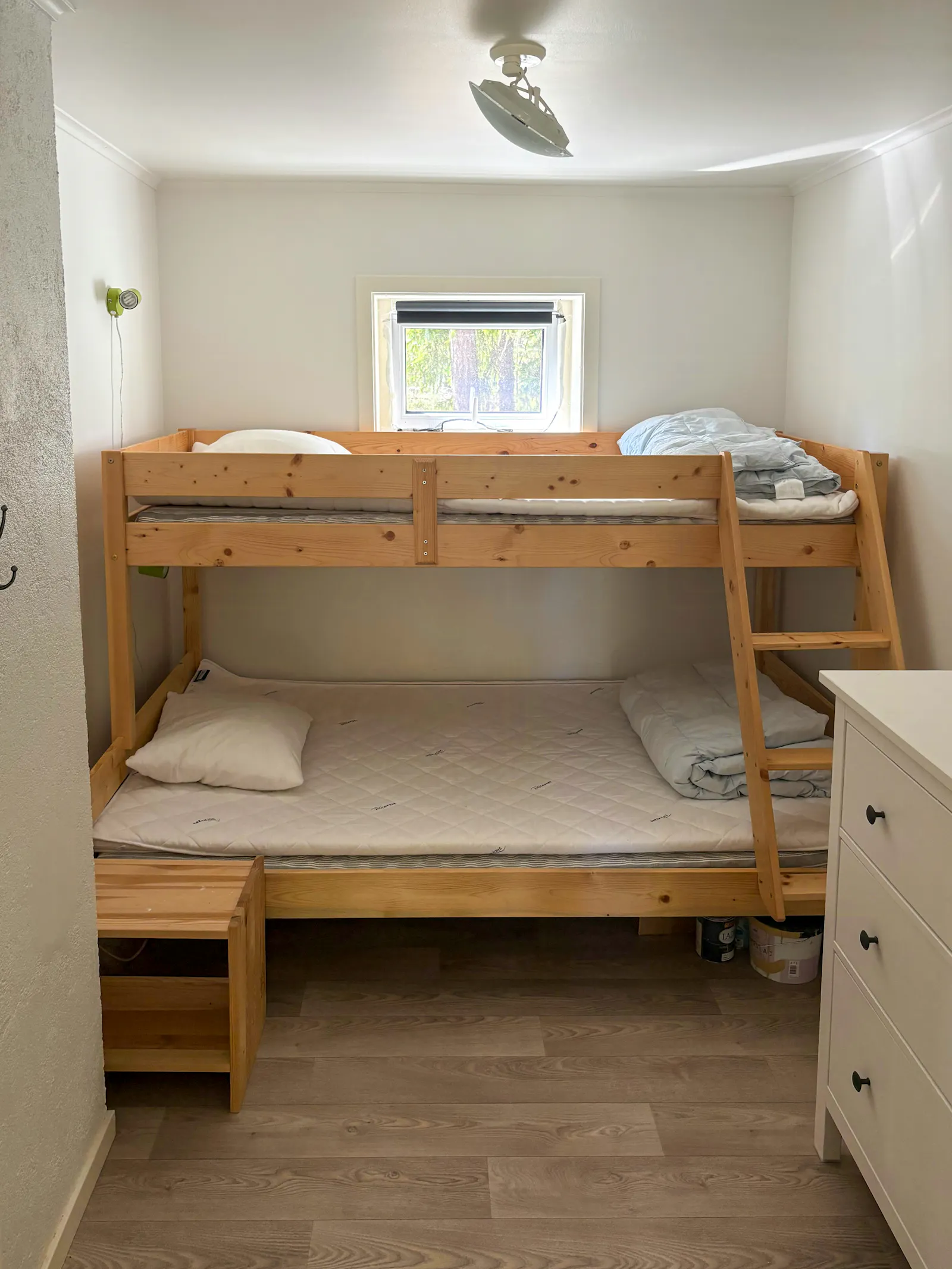 Färgglatt hus vid Sörfjärdens sandstrand – bild 13 av 16