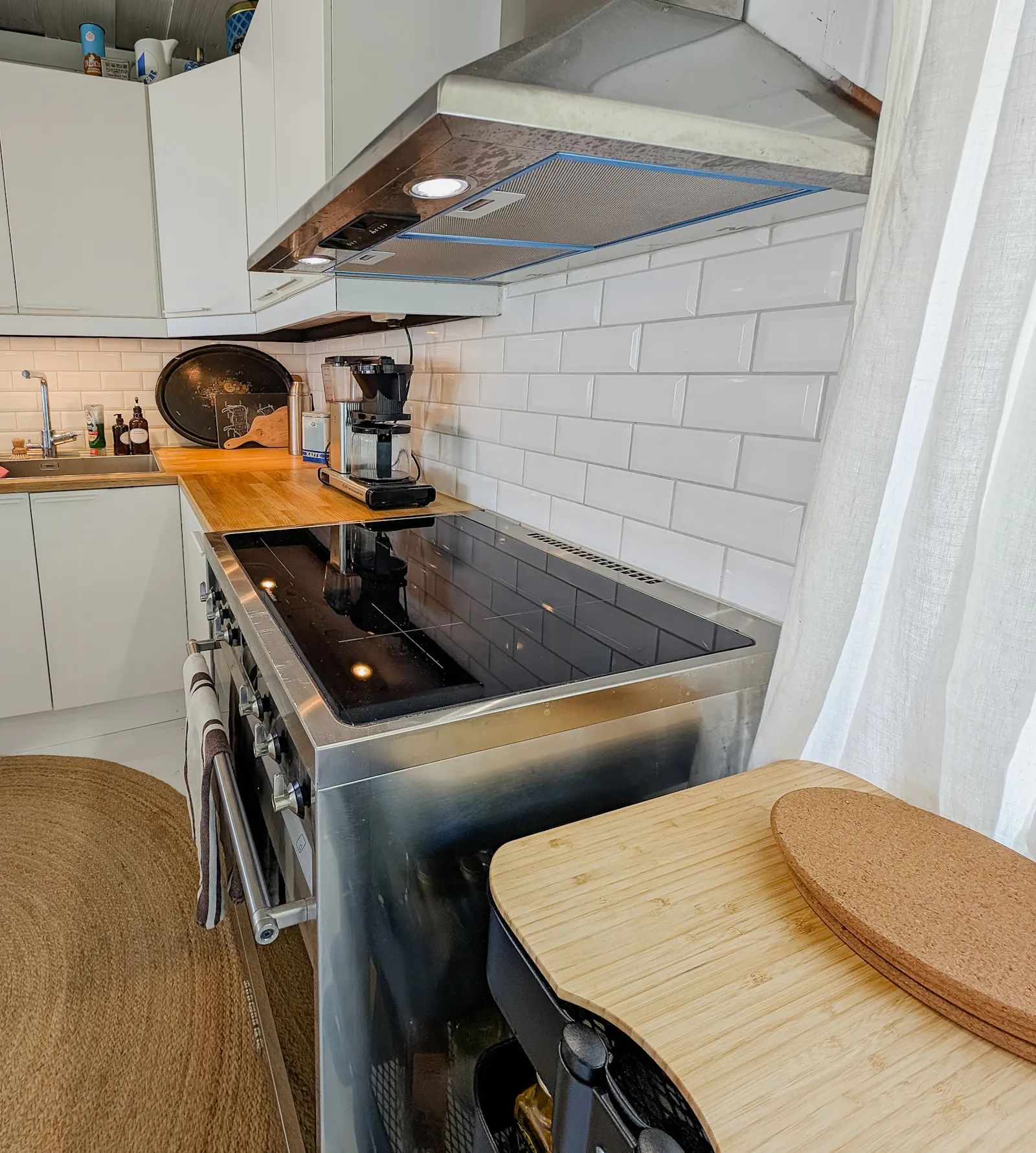 Lantlig stuga med panoramautsikt över Hansesjön – bild 6 av 24