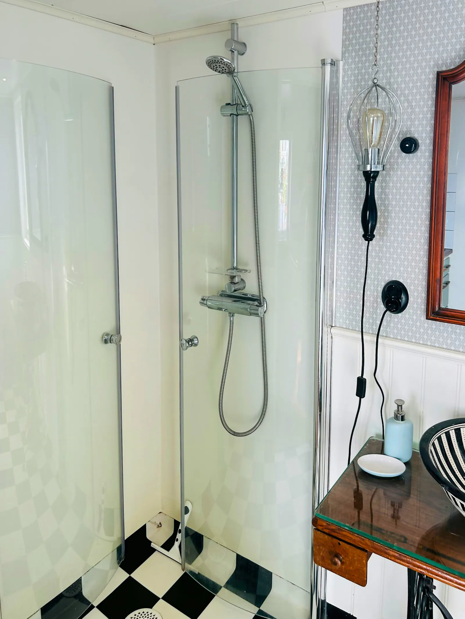 Strandnära ministuga med bastu i Skummesslövstrand – bild 10 av 15