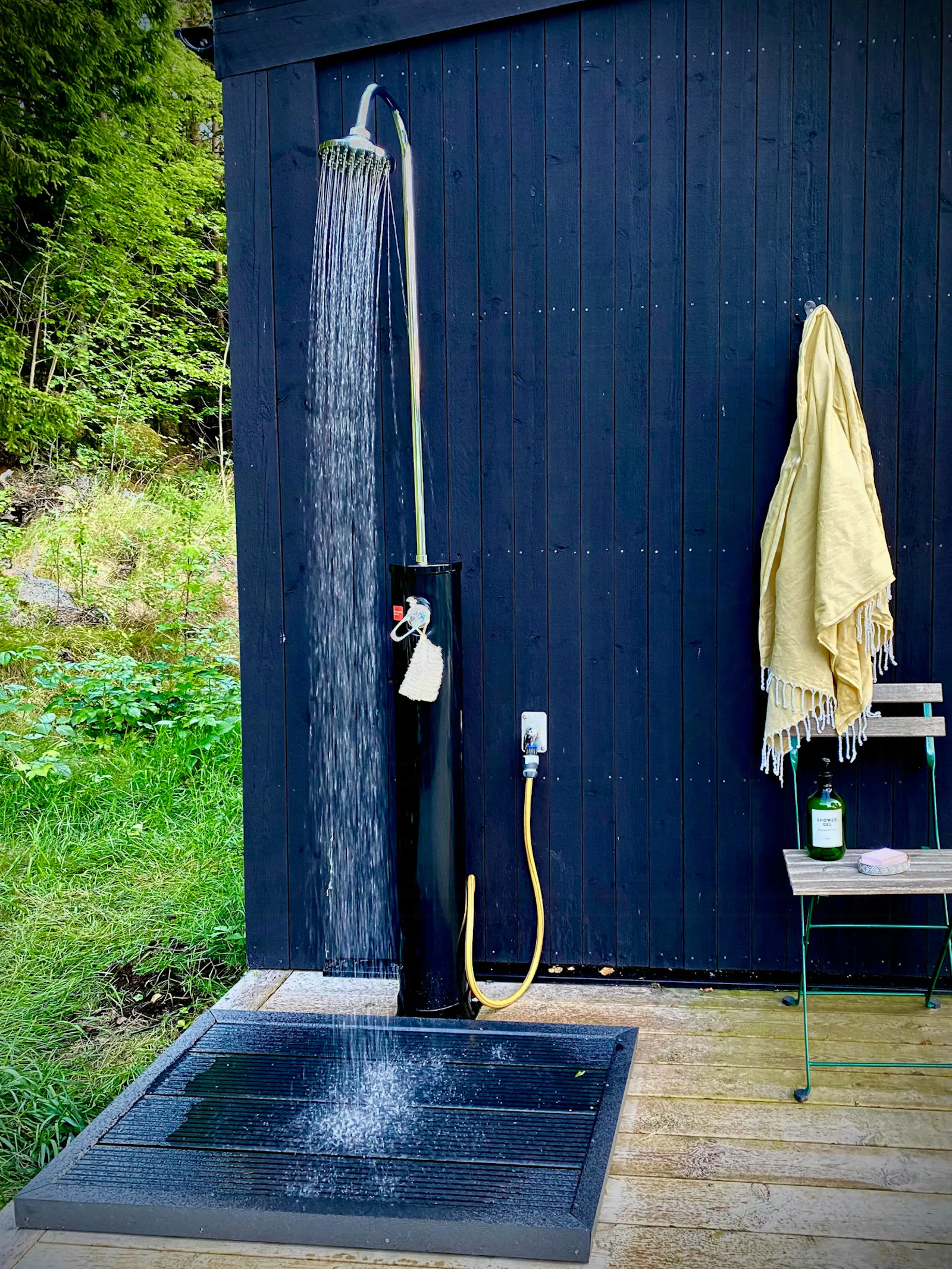 Modern stuga med bastu vid insjön i Bjäsäter – bild 13 av 24