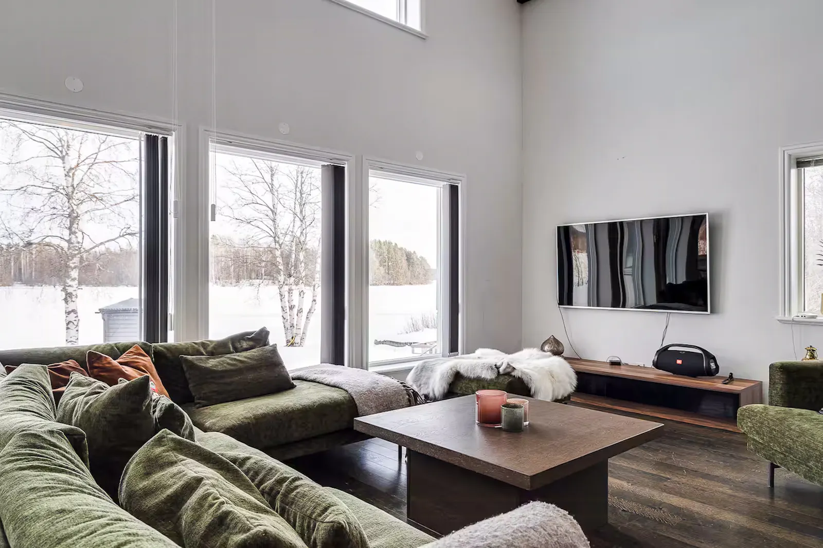 Drömhus vid älven med jacuzzi och bastu – bild 10 av 24