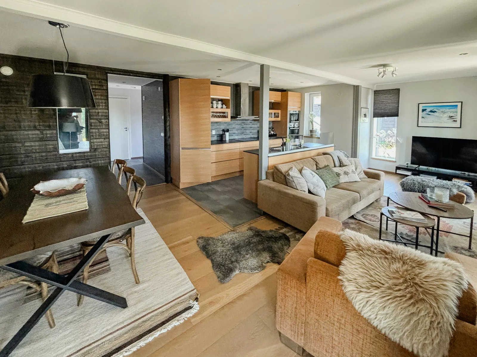 Modern ski lodge med bastu vid Åresjön – bild 2 av 24