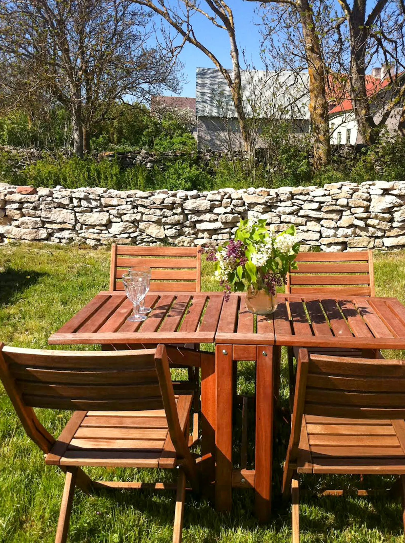 Traditionellt gårdshus vid Dämba sjö på Fårö – bild 4 av 19