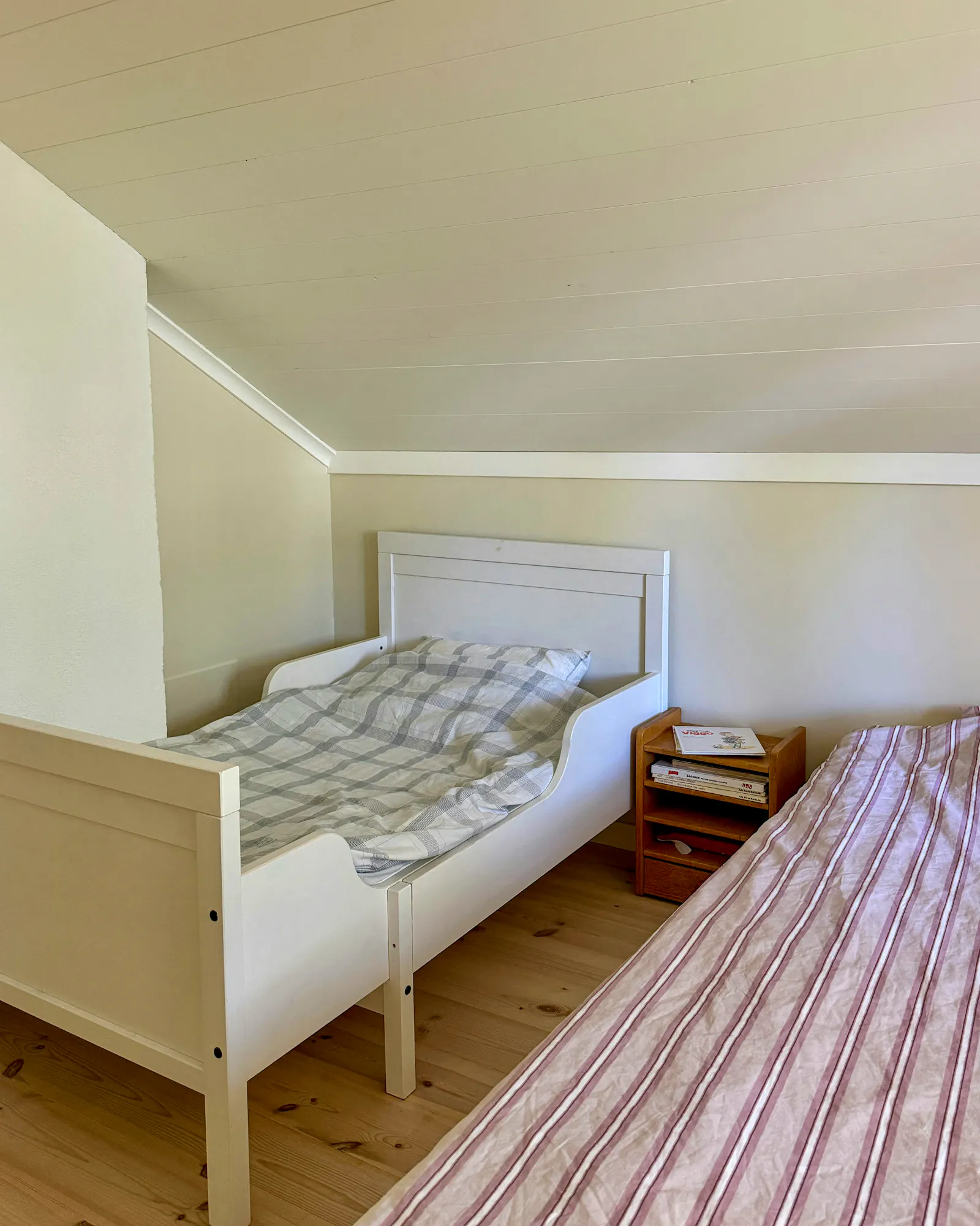 Färgglatt hus vid Sörfjärdens sandstrand – bild 11 av 16