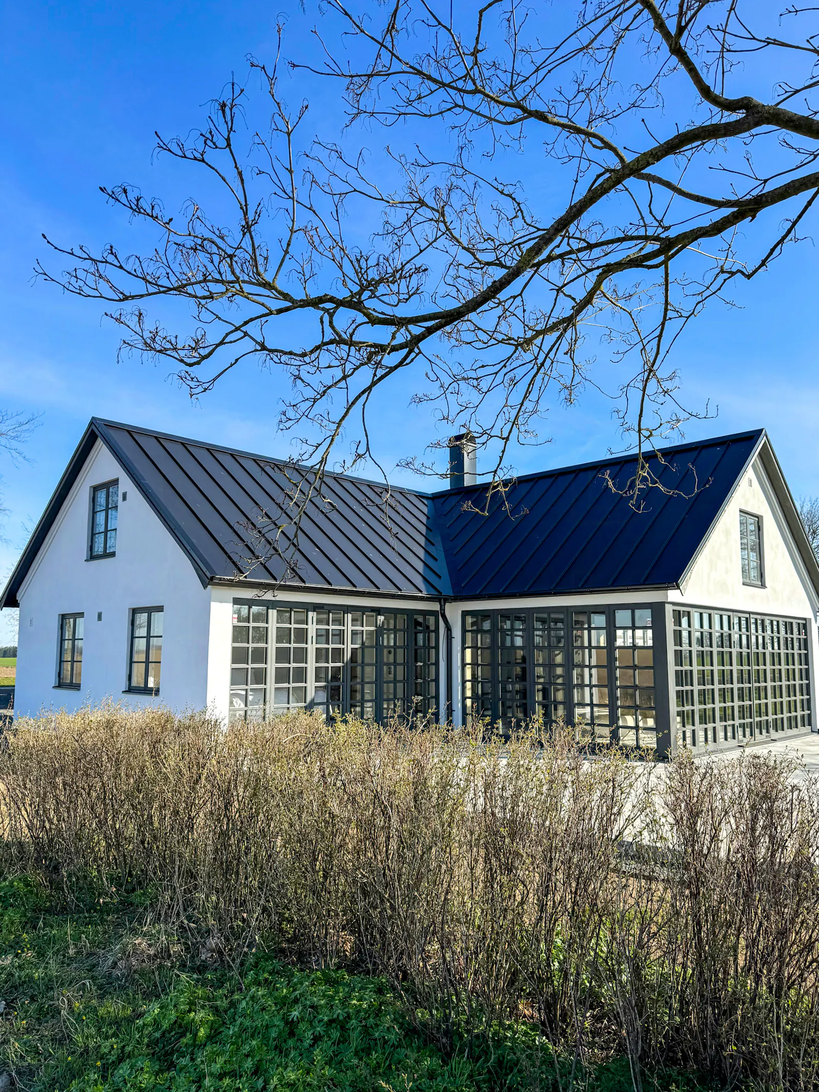 Fyrlängad gård i hjärtat av Österlen – bild 19 av 21