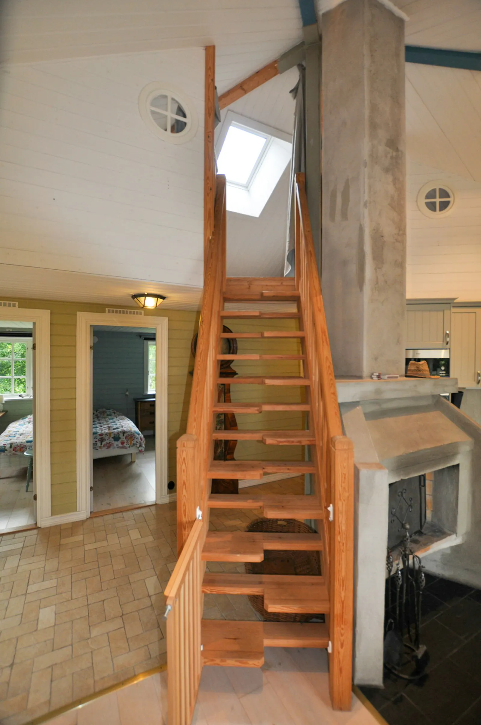 Sjöhus med bastu och brygga nära Vättern – bild 12 av 22