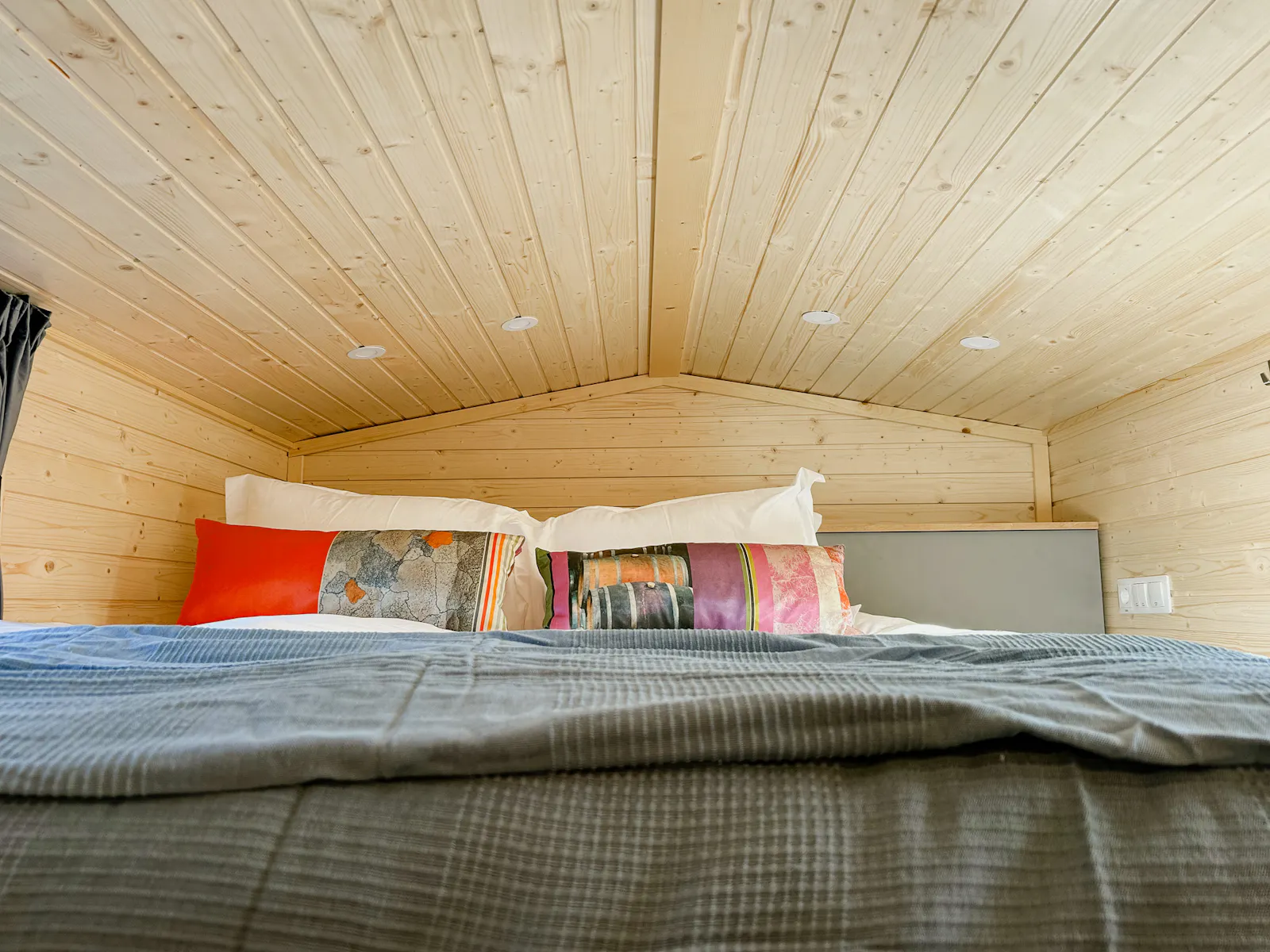 Minihus mellan åkrar och hav på Vässingsö – bild 12 av 24