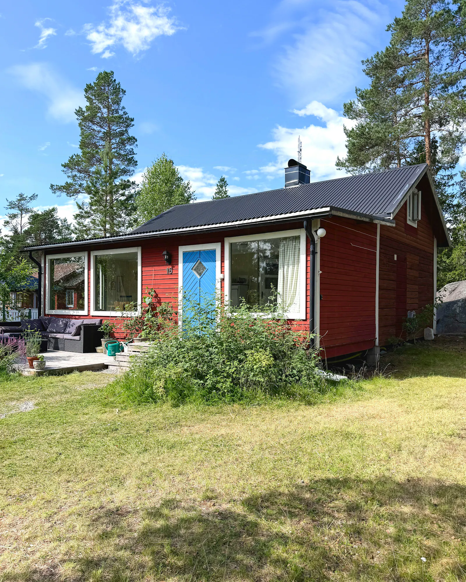 Färgglatt hus vid Sörfjärdens sandstrand – bild 16 av 16