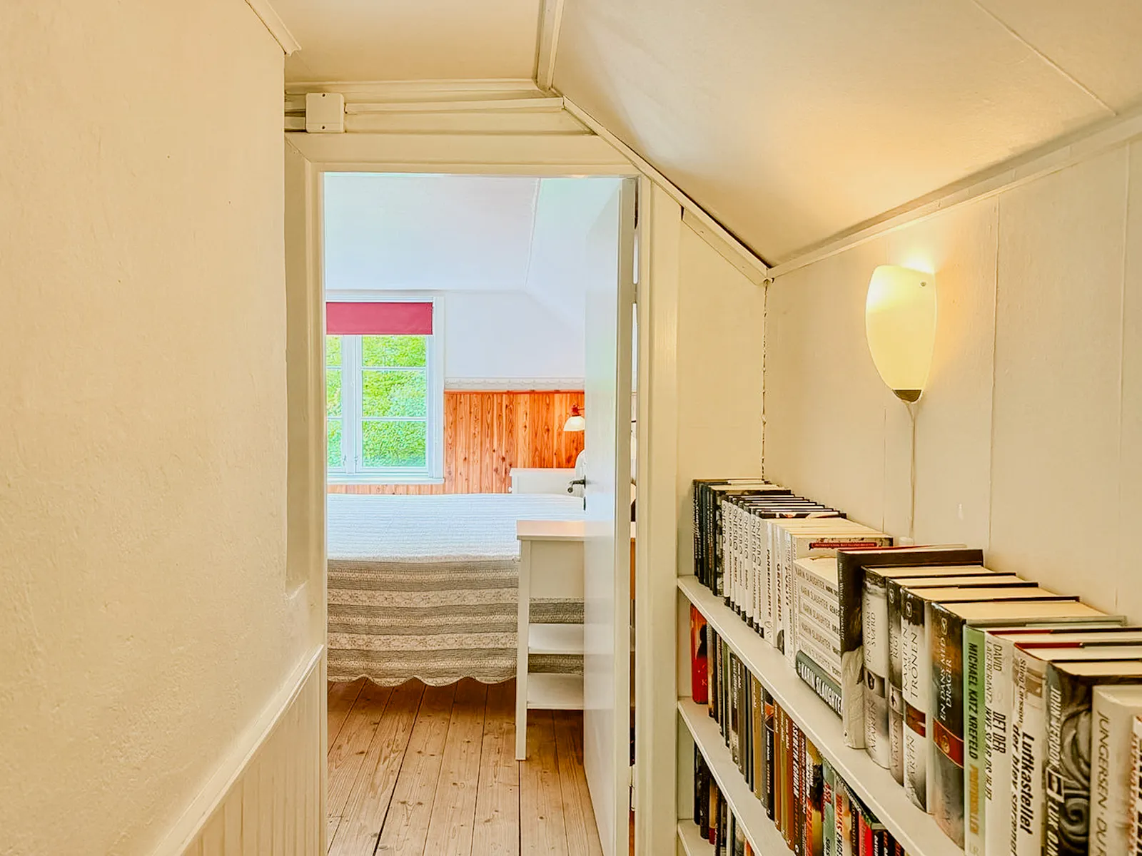 Mysig stuga i skogens lugn – bild 18 av 24