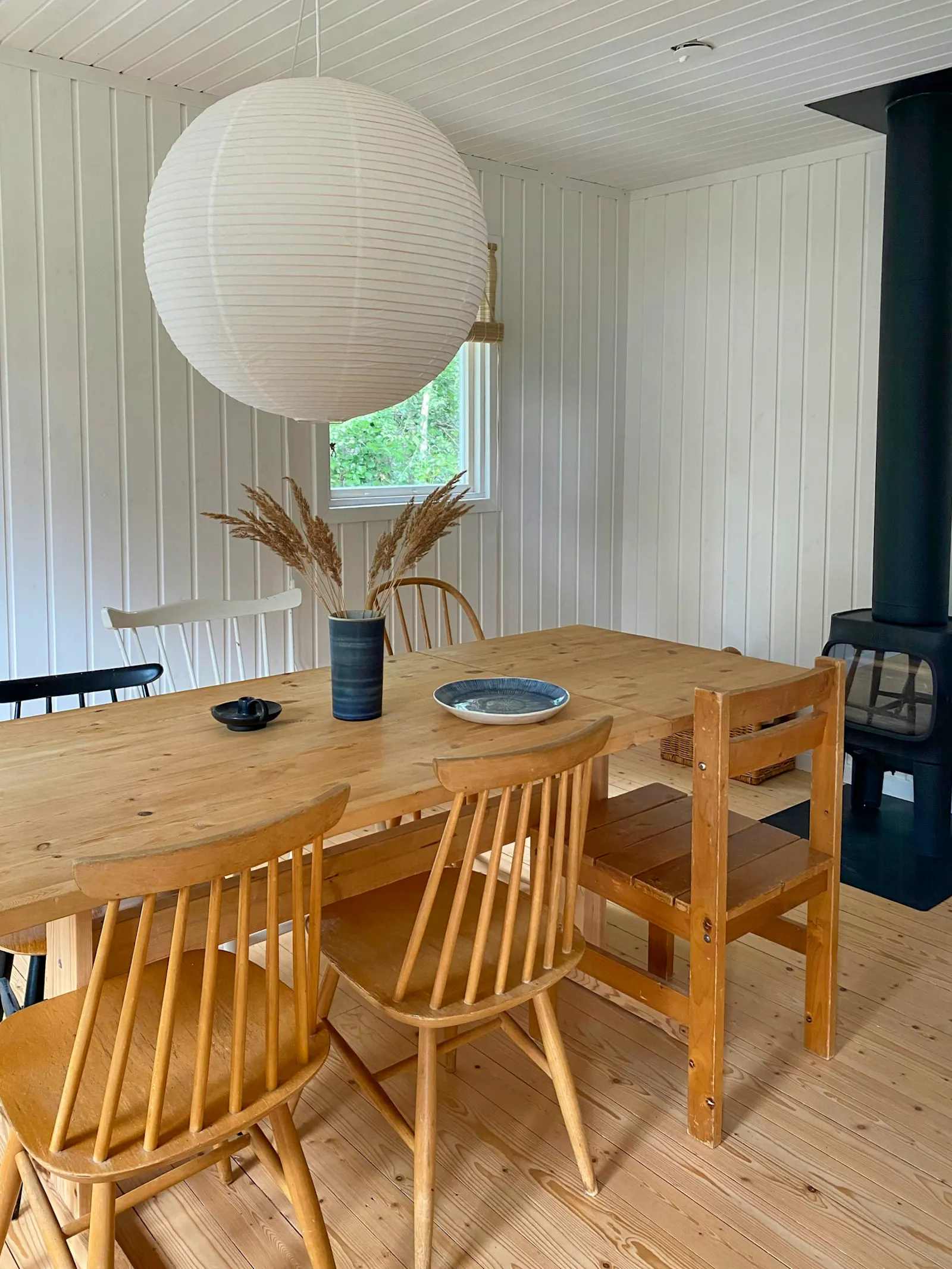 Skogsstuga nära sjöar i Stockholms skärgård – bild 3 av 24