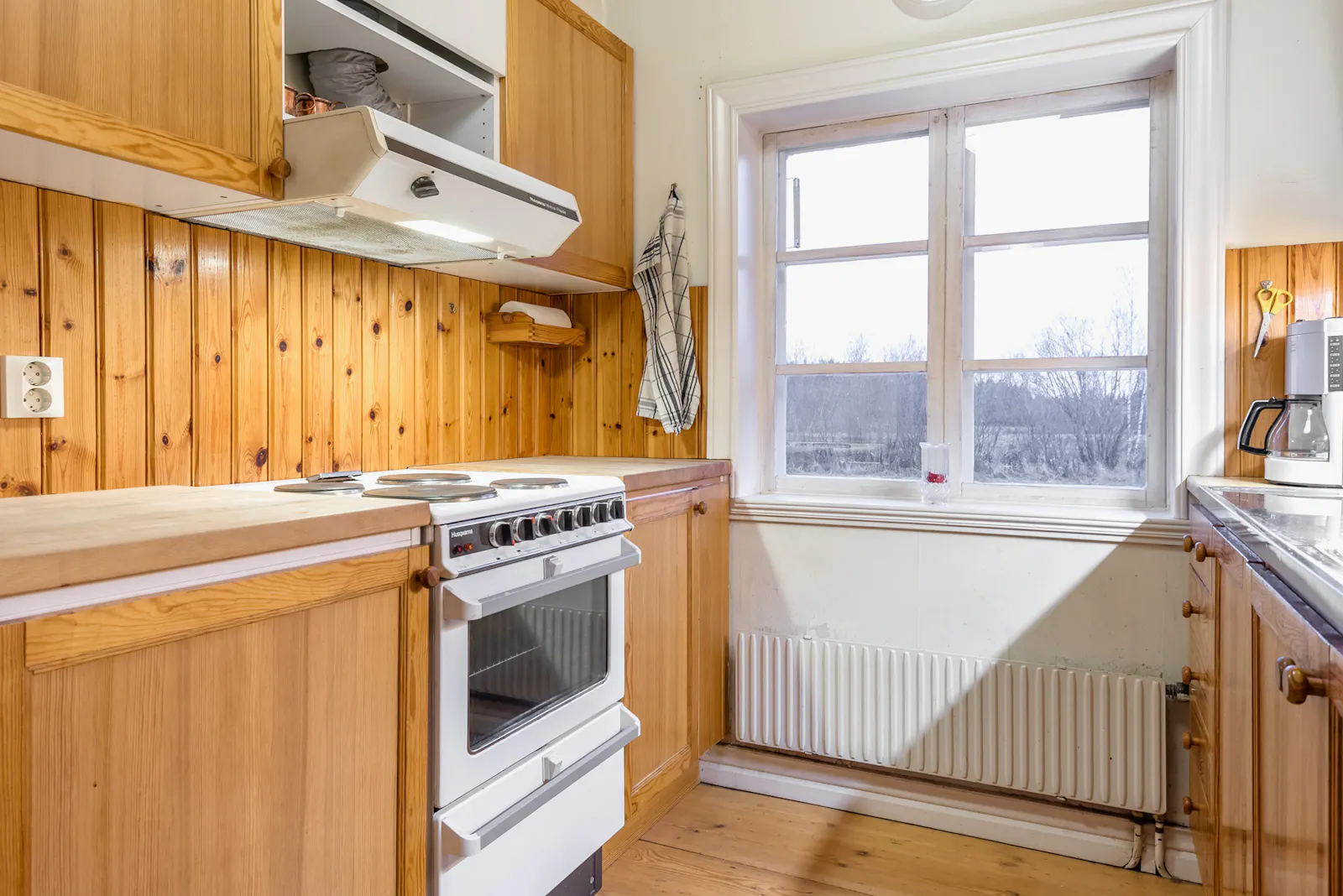 Timmerhus från 1800-talet på stor lantlig tomt – bild 5 av 17