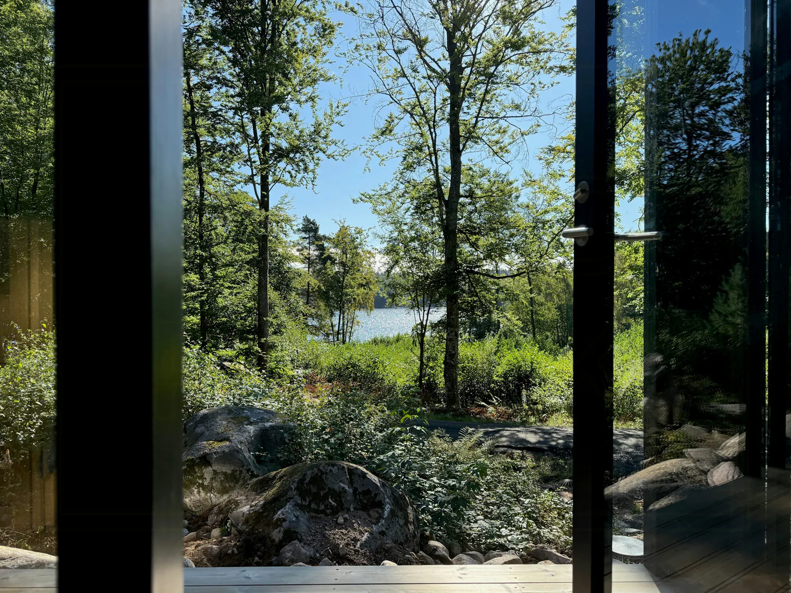 Stugor vid sjön i skogarna nära Immeln – bild 24 av 24