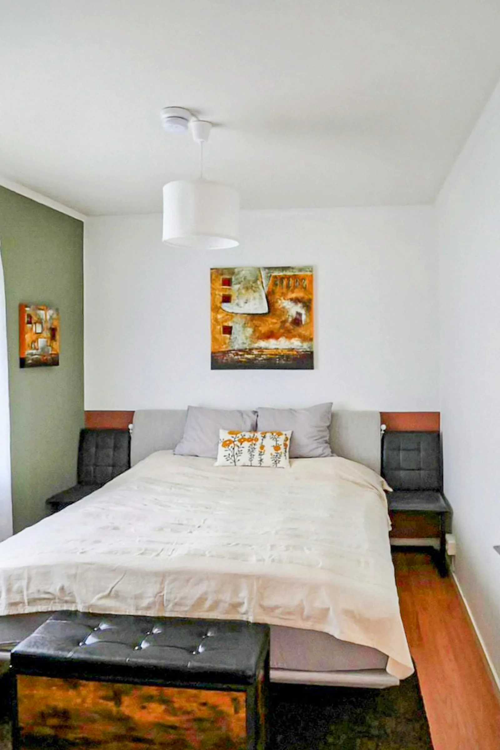 Modernt hus vid floden i Lönneberga – bild 13 av 24