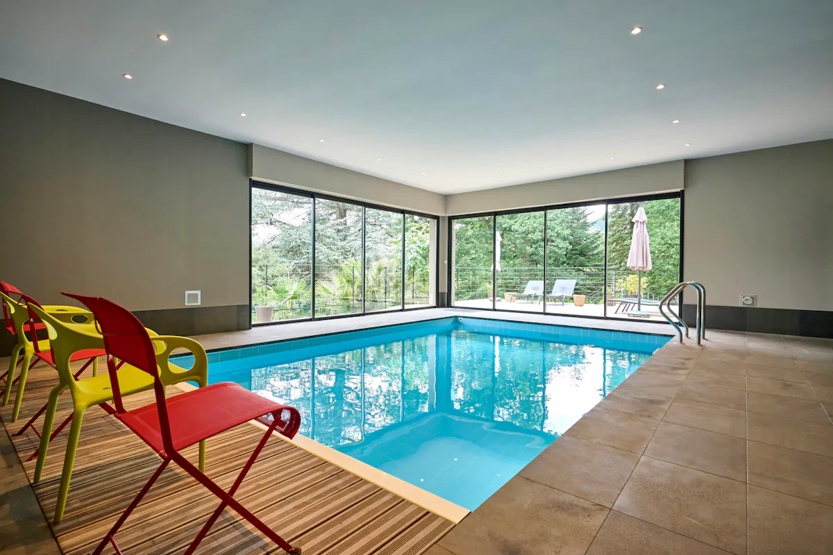 Fantastisk hus med indendørs pool i Ardèche