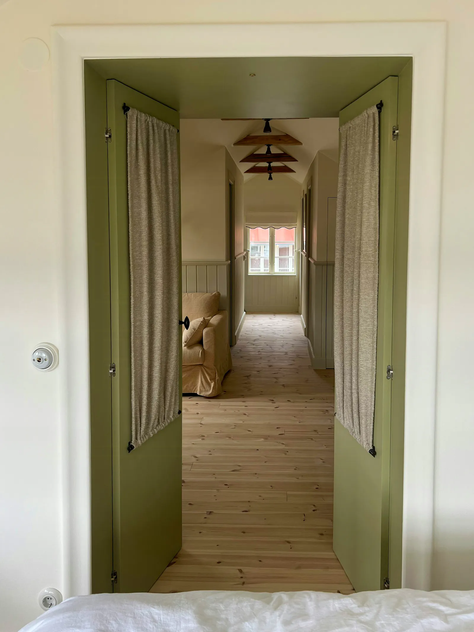 Nyrenoverat hus vid havet på Värmdö – bild 20 av 24