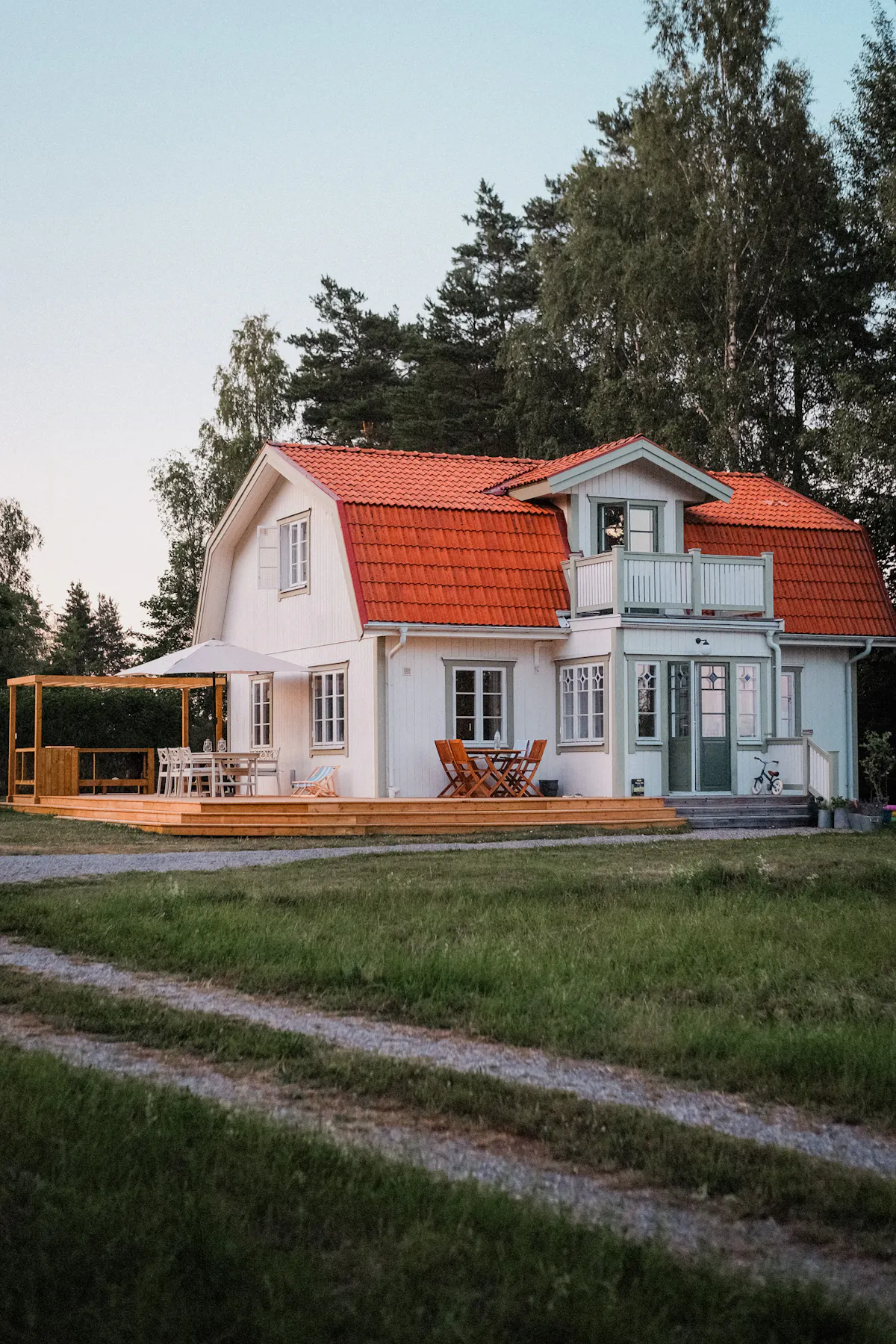 Skärgårdshus med utekök vid Väddö kanal