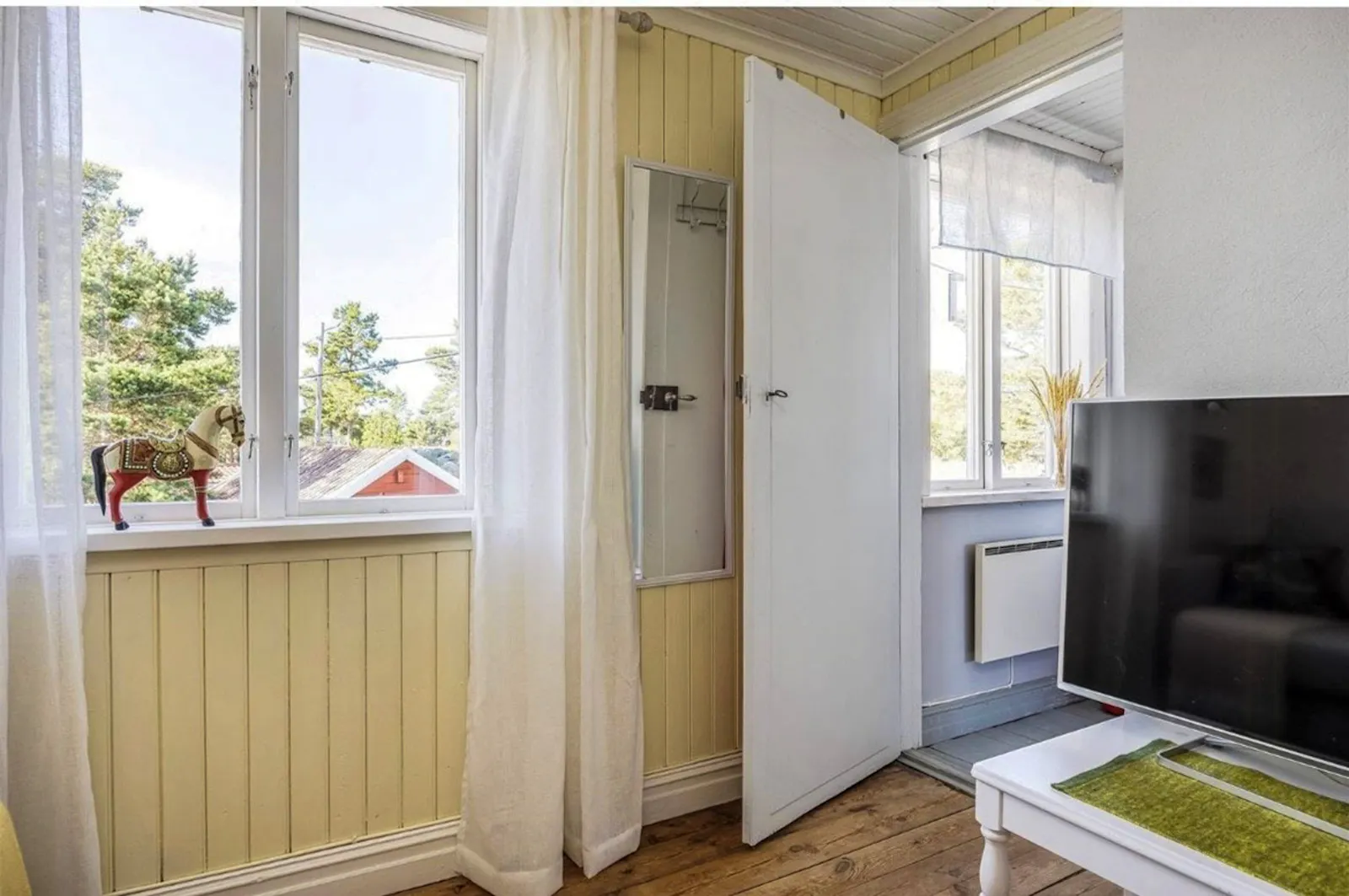 Hus med egen brygga i Kuggören – bild 22 av 24