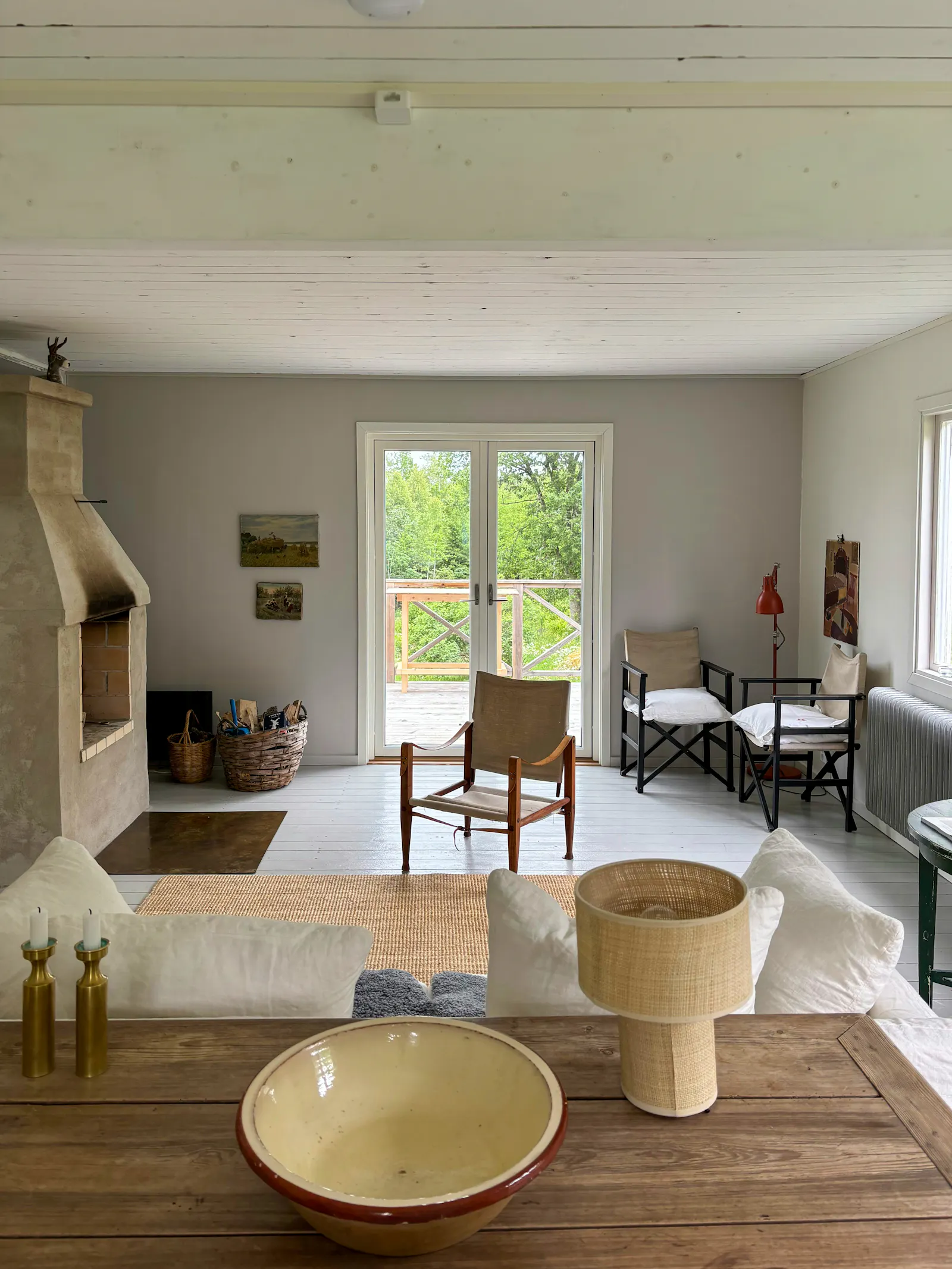 Två mysiga hus i ett naturskönt område med sjö – bild 3 av 24