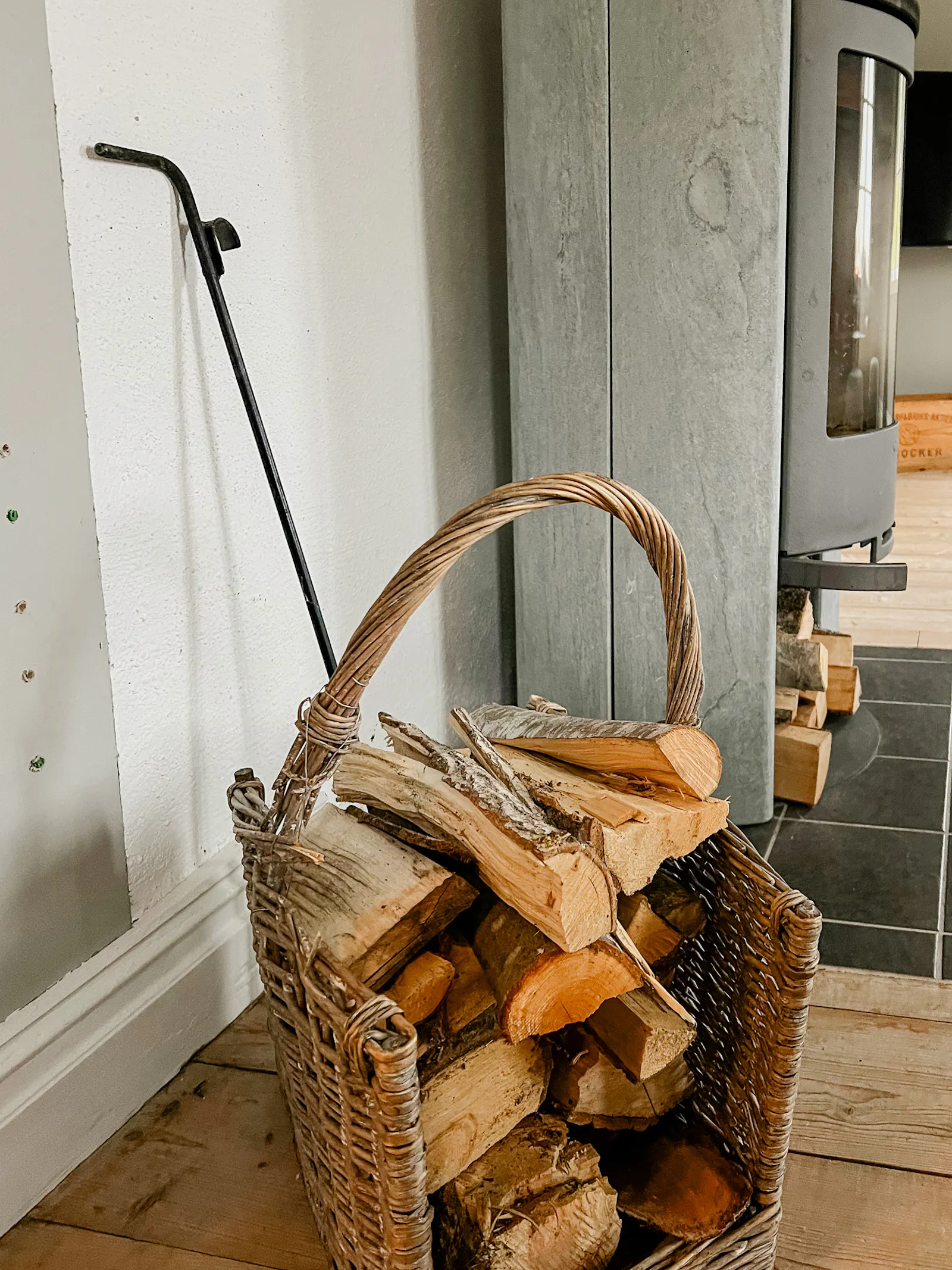Stuga med glasveranda och vedugn i Kvilla – bild 10 av 21