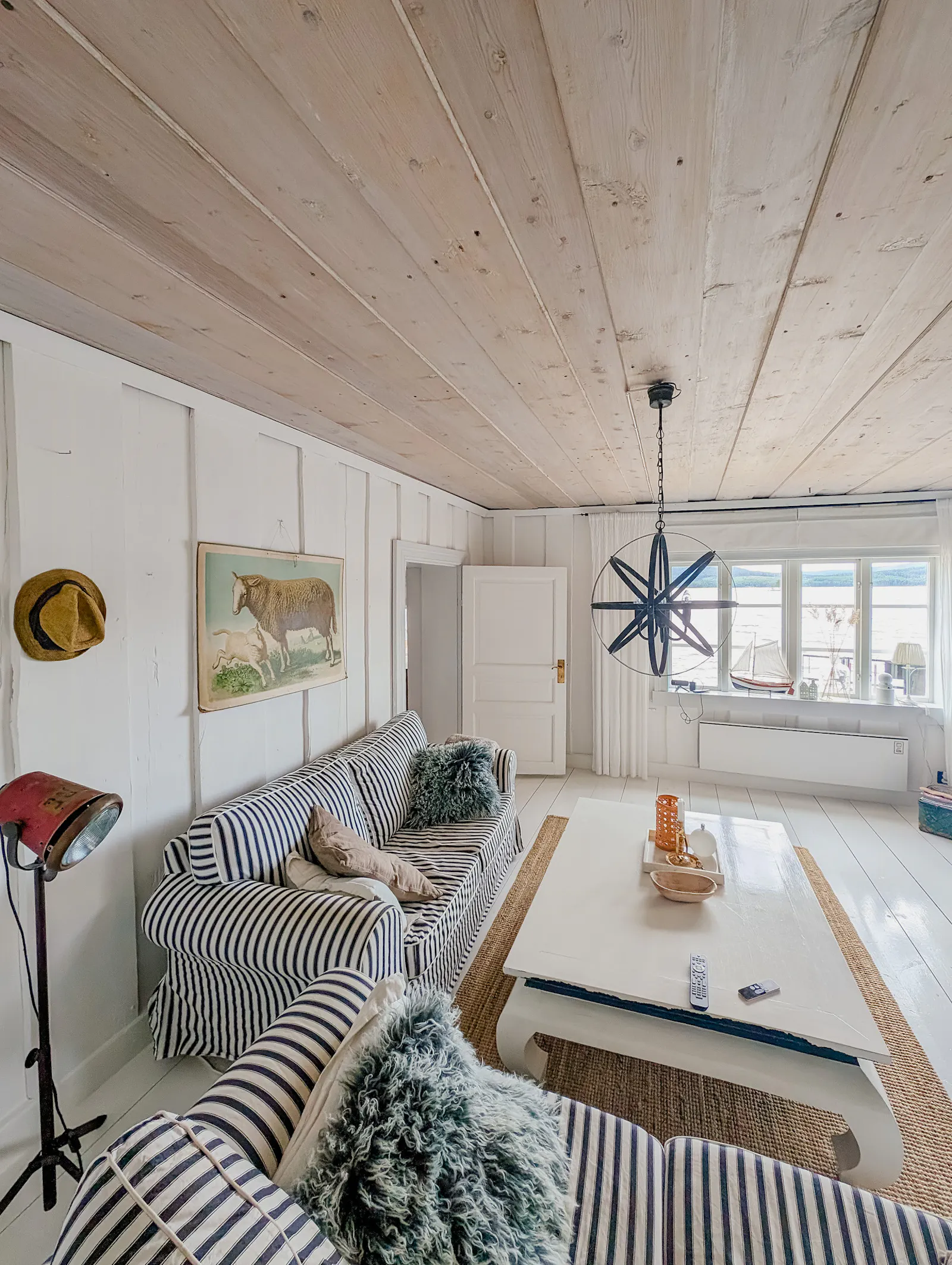Lantlig stuga med panoramautsikt över Hansesjön – bild 10 av 24