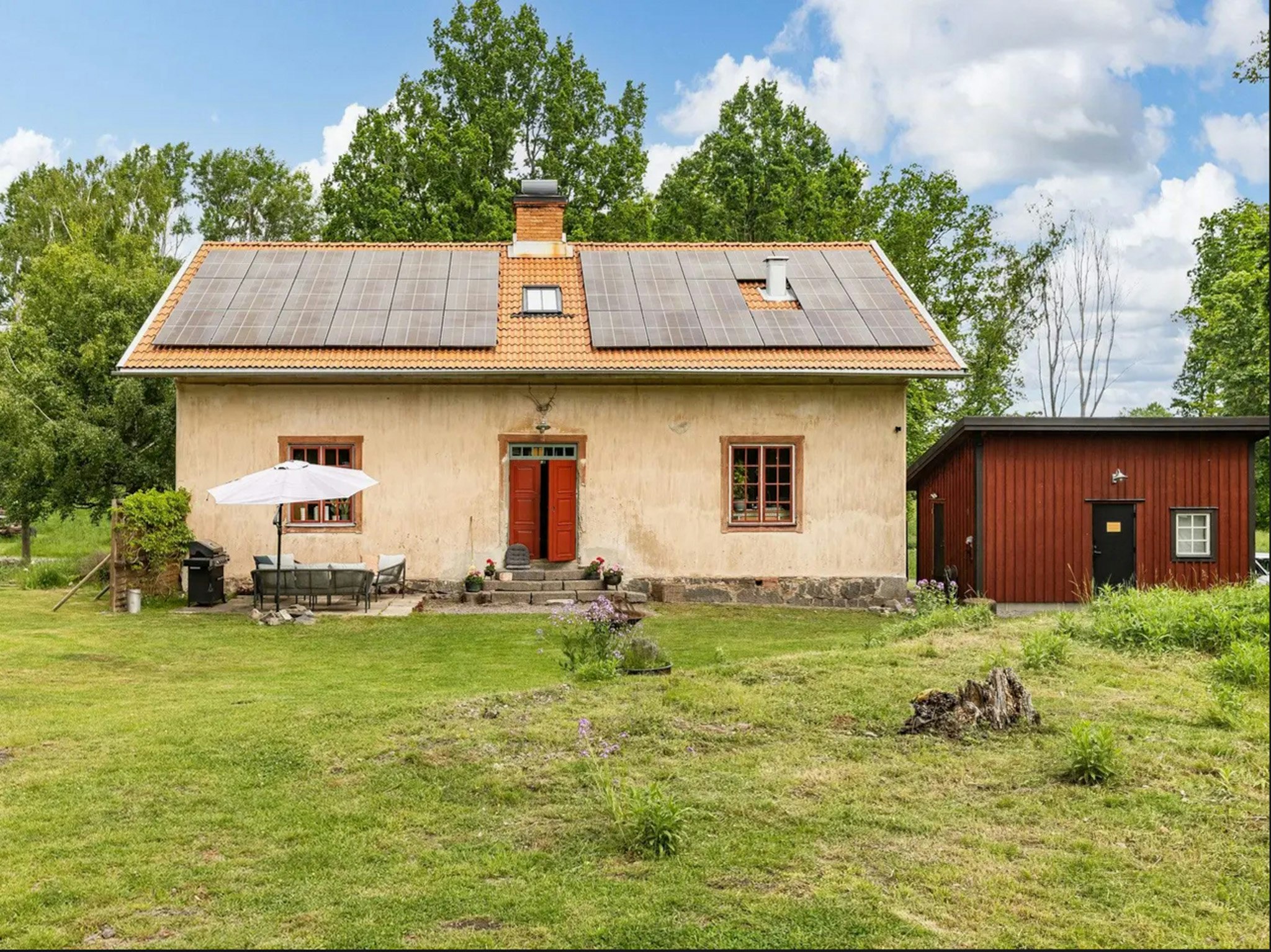 1800-talshus med kopparbadkar och öppen spis