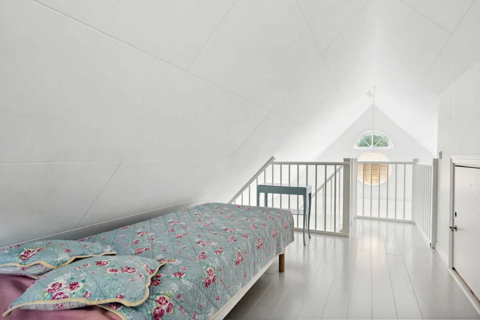Sjönära sommarstuga med natur i Halland – bild 20 av 24