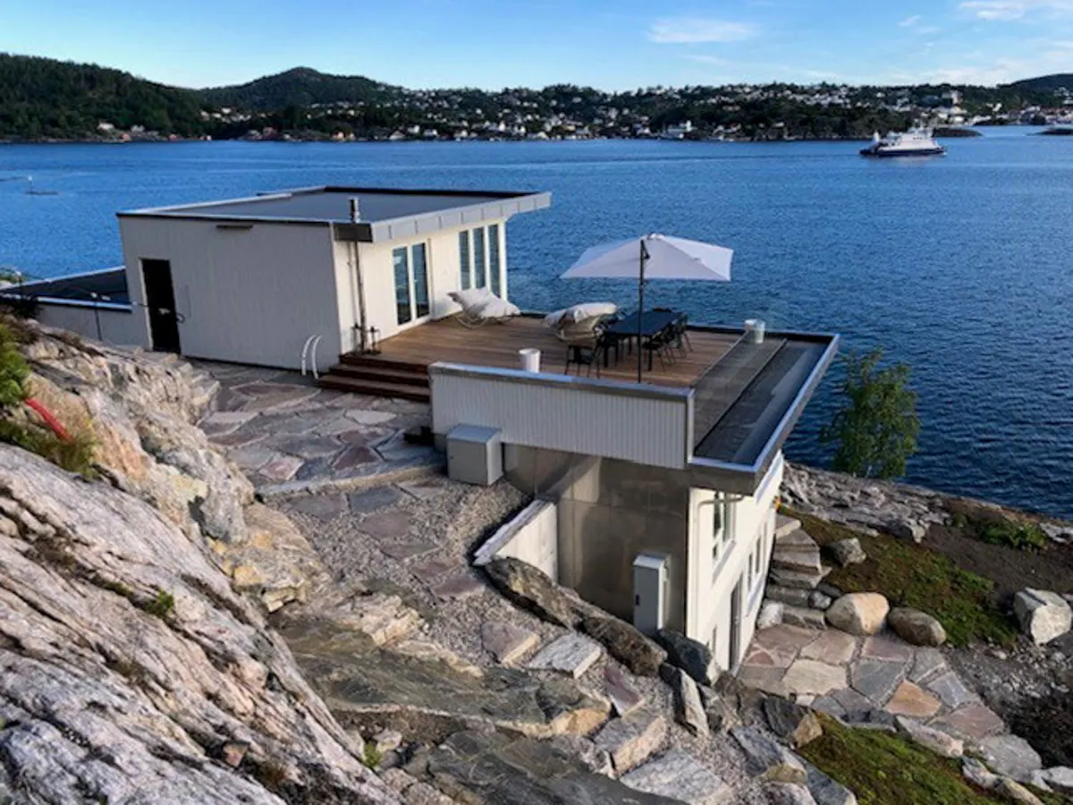 semesterhus-med-privat-brygga-och-takterrass