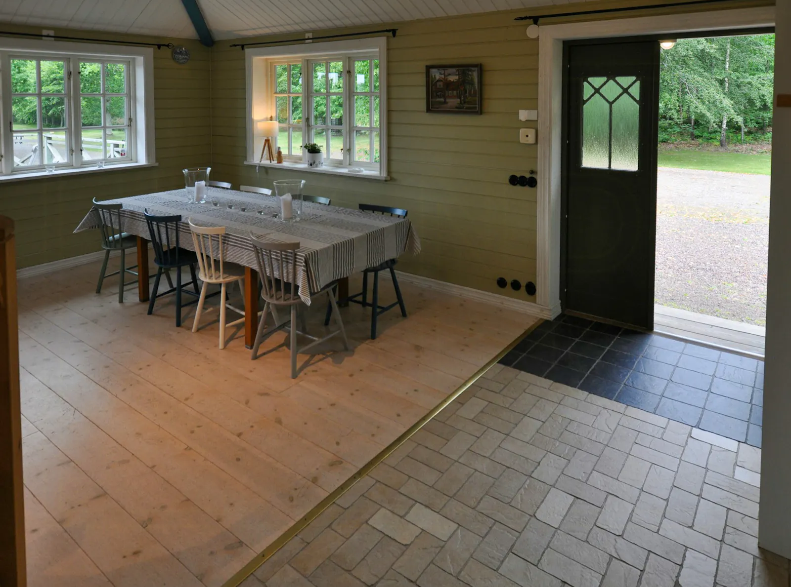 Sjöhus med bastu och brygga nära Vättern – bild 7 av 22