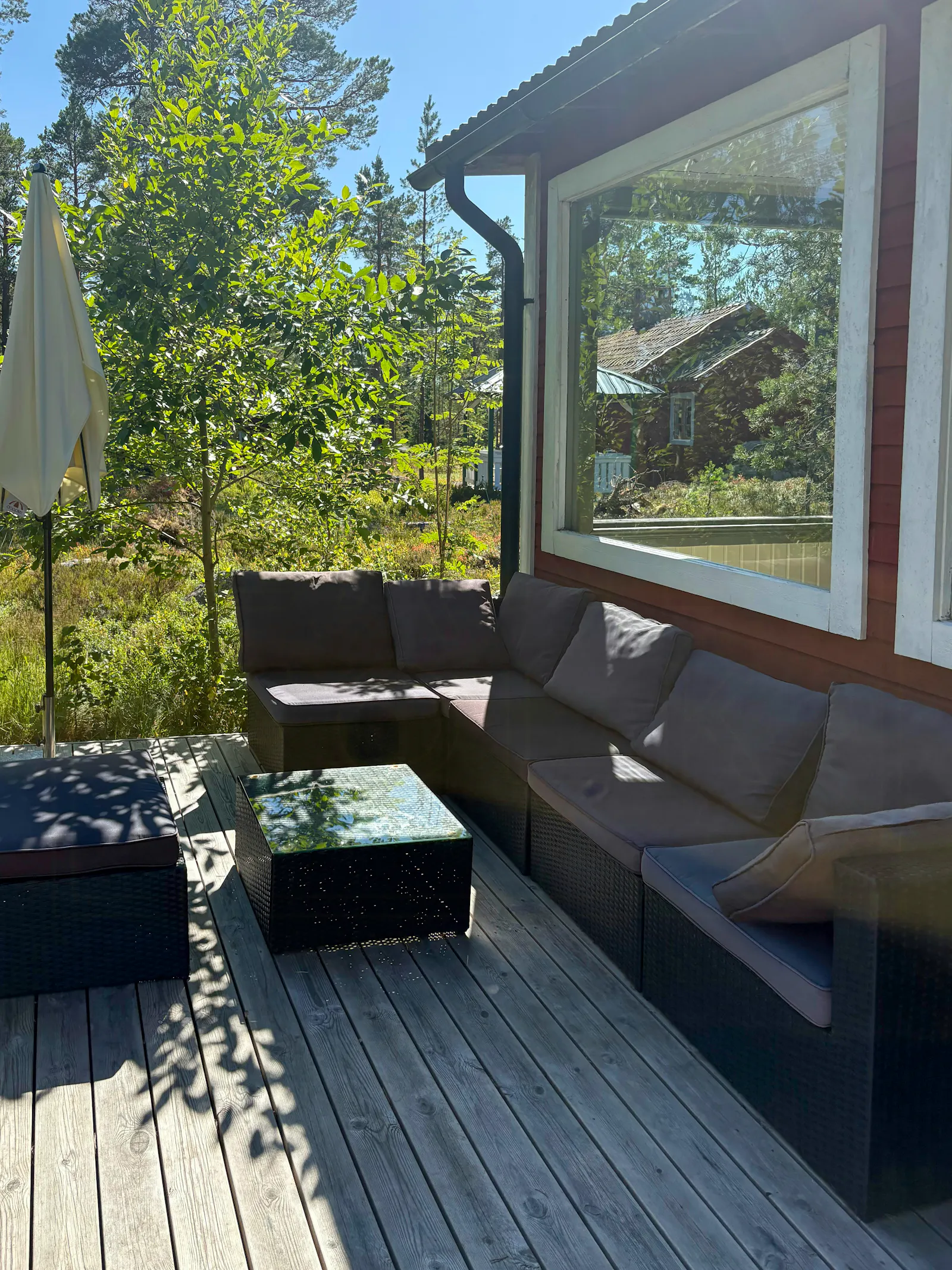 Färgglatt hus vid Sörfjärdens sandstrand – bild 4 av 16