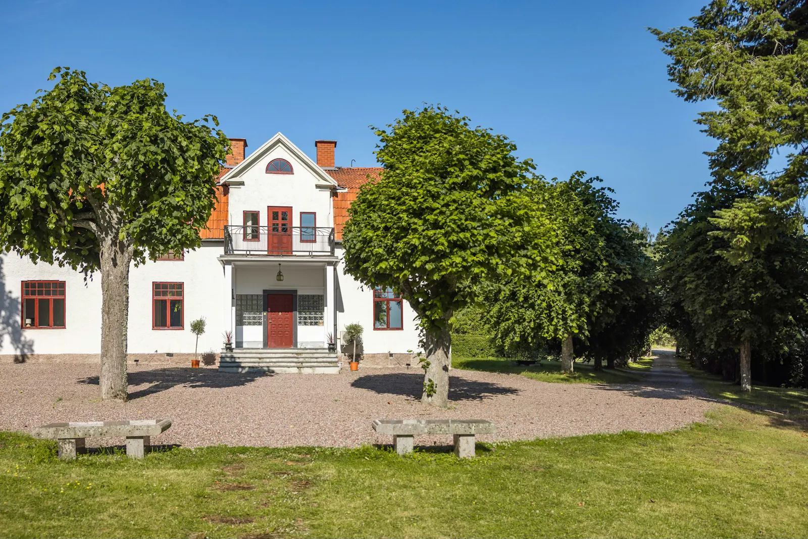 Herrgårdsvilla med sjöhus nära Stockholm – bild 2 av 24