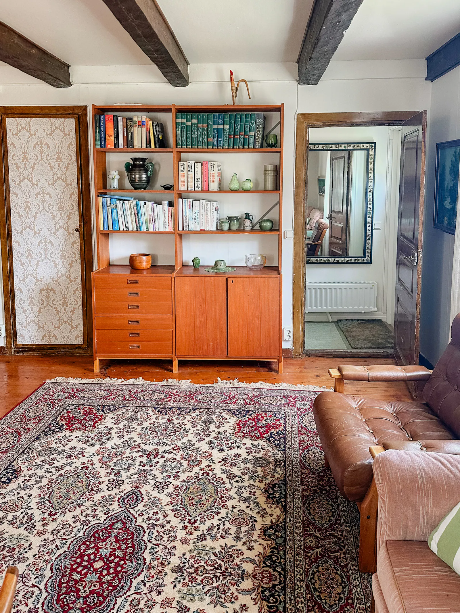 Traditionellt rött hus vid sjön i Småland – bild 15 av 24