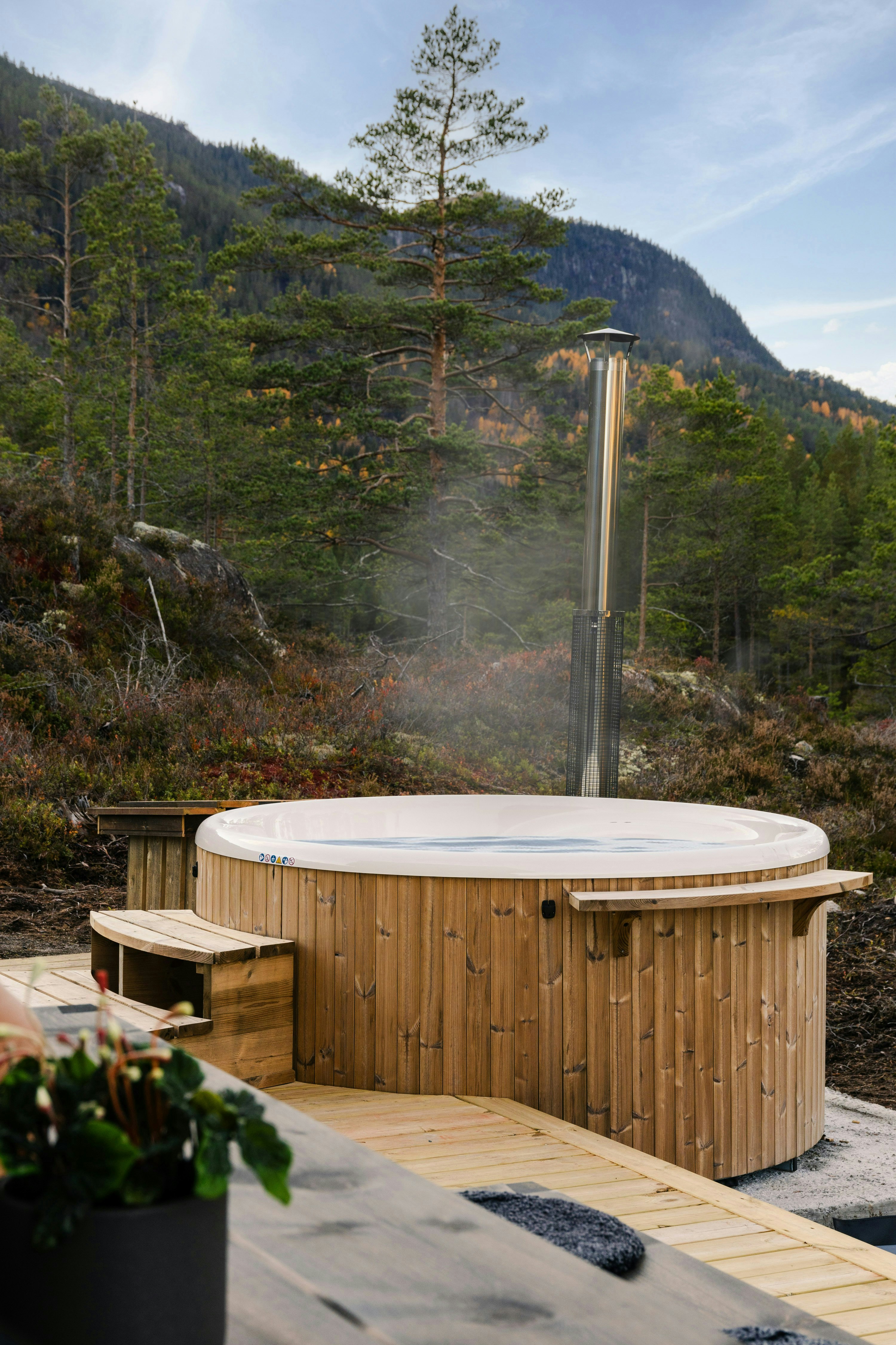 Holiday homes with an outdoor hot tub cover image